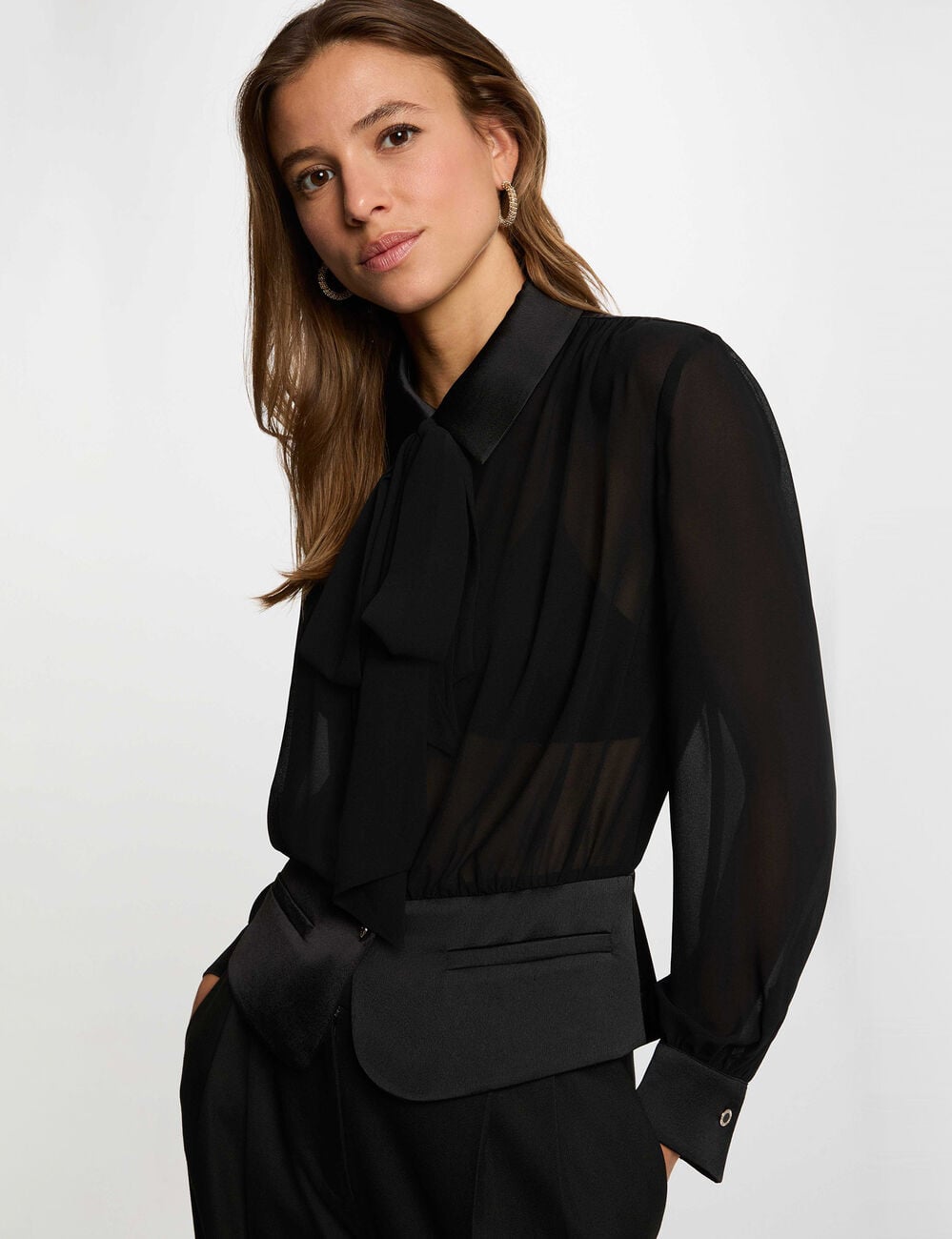 Bluse aus Voile mit Lavalli&egrave;re schwarz damen
