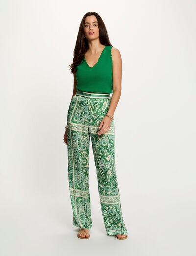 Pull ajust&eacute; col v vert prairie femme