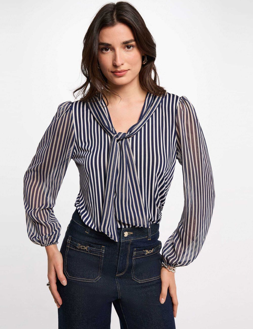 T-Shirt mit Lavalli&egrave;re-Kragen weiss damen