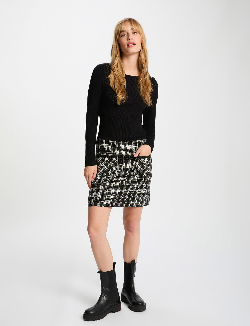 Robe courte ajust&eacute;e noir femme