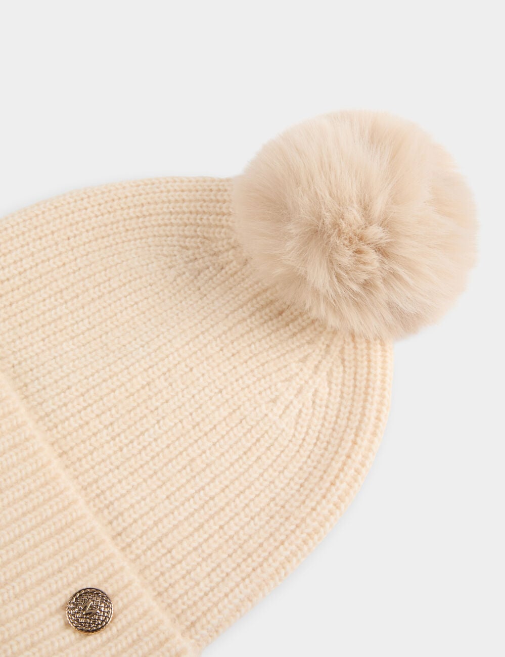 Strickm&uuml;tze mit Knopf elfenbein damen
