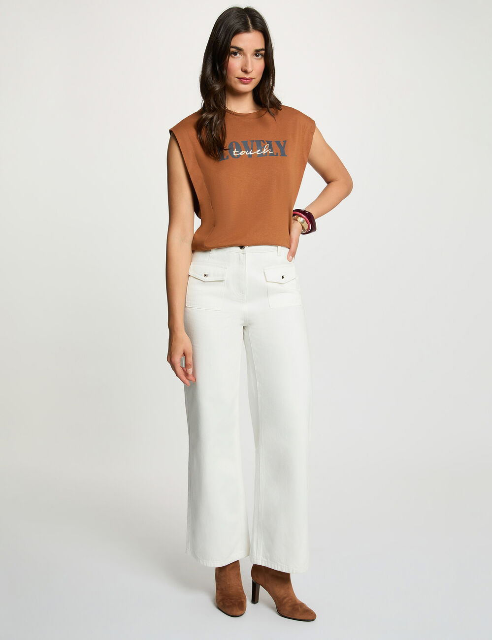 Gerade geschnittenes T-Shirt. kamel damen