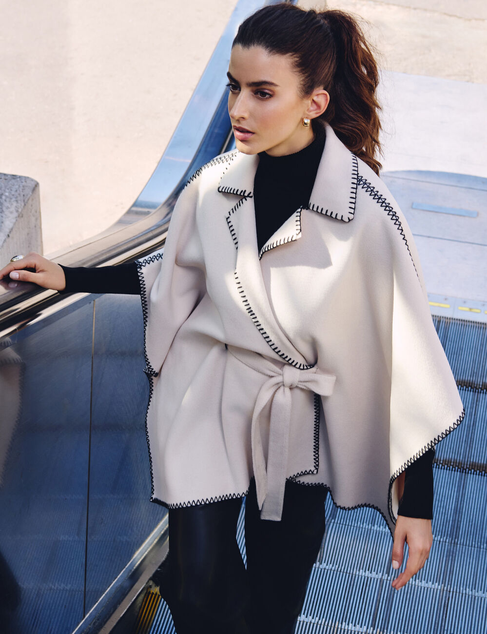 Umhang mit G&uuml;rtel elfenbein damen