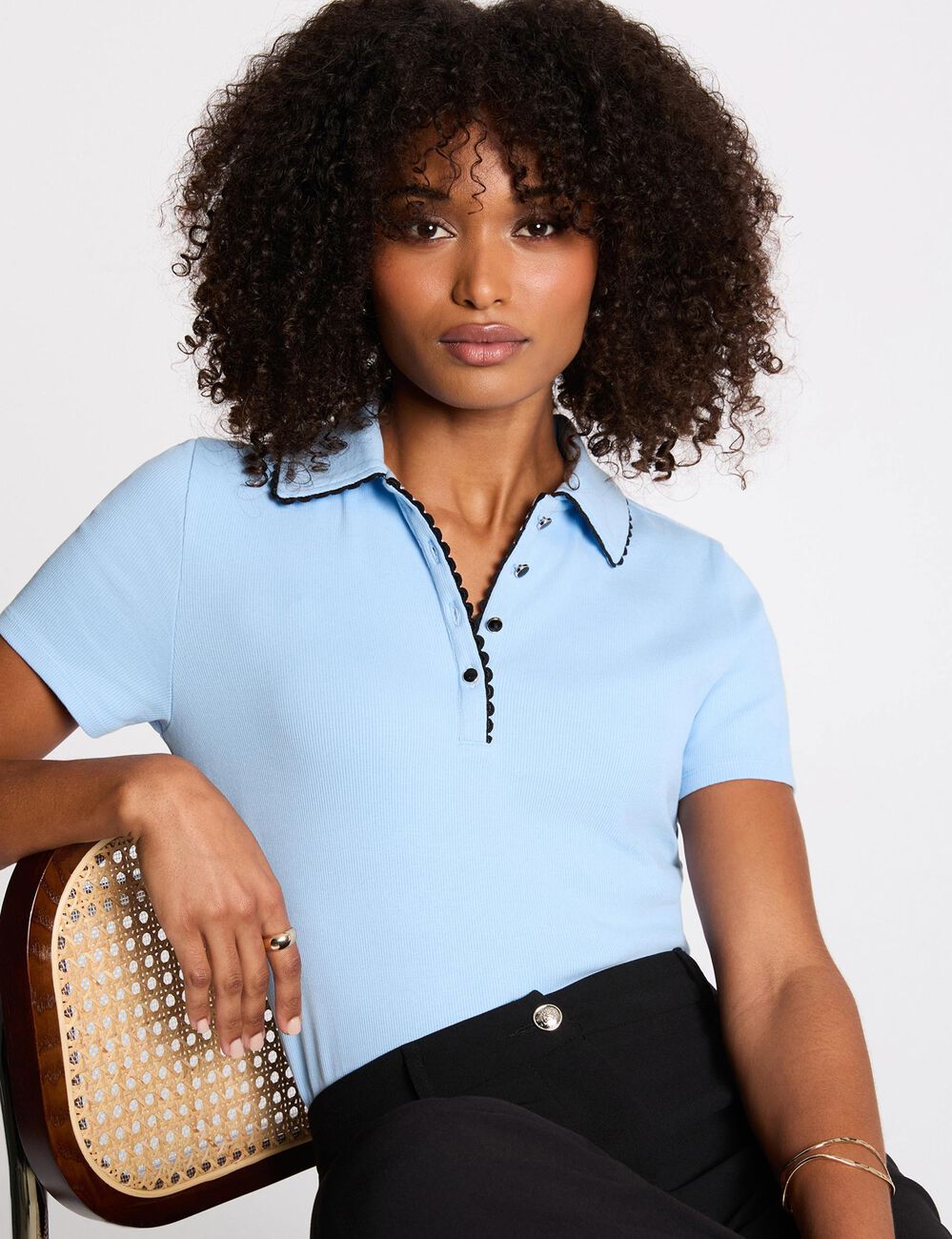 Top cintr&eacute; col &agrave; revers bleu clair femme