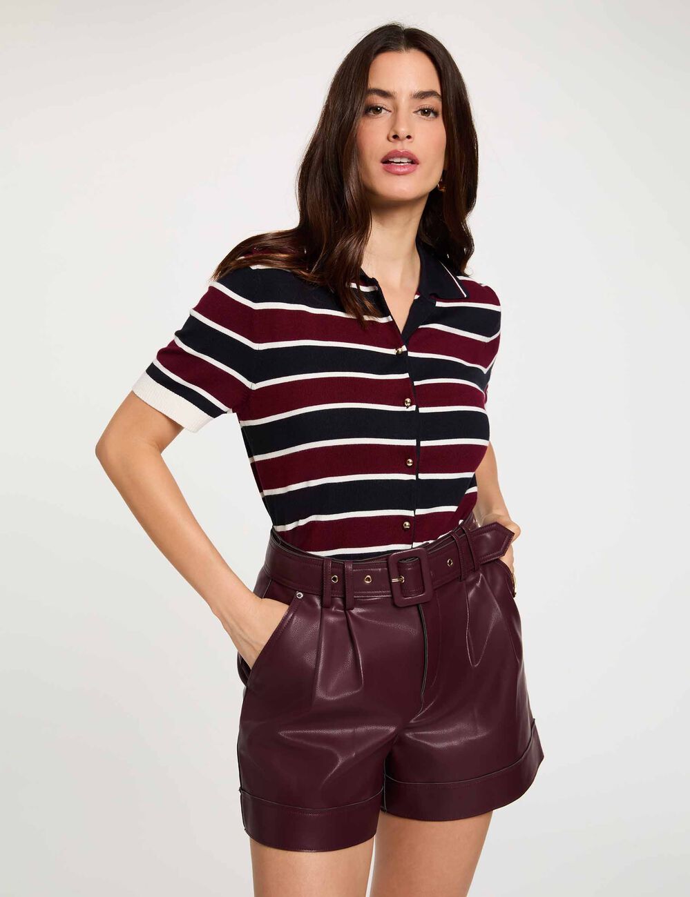 Enganliegende Shorts in Lederoptik pflaume damen