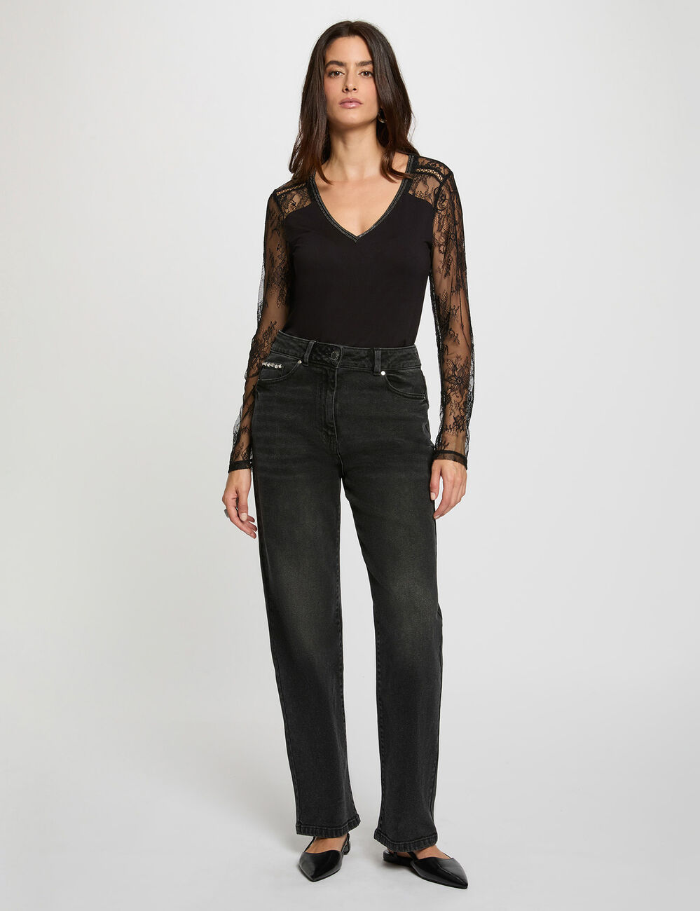 T-Shirt mit Spitzen und V-Ausschnitt schwarz damen