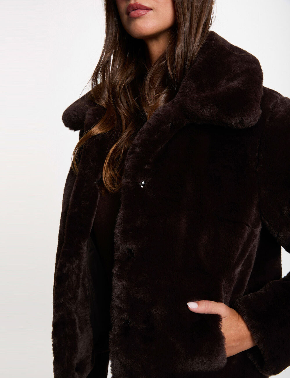 Kurze Jacke aus Kunstfell dunkelbraun damen