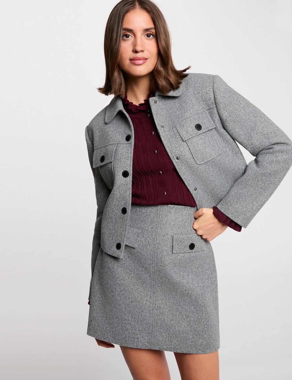 Jupe courte ajust&eacute;e gris moyen femme