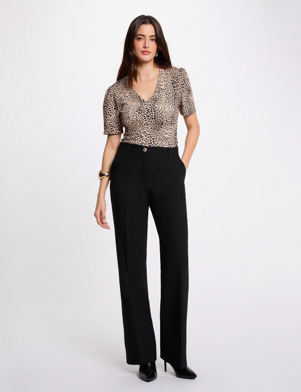 Tailliertes T-Shirt mit V-Ausschnitt mehrfarbig damen