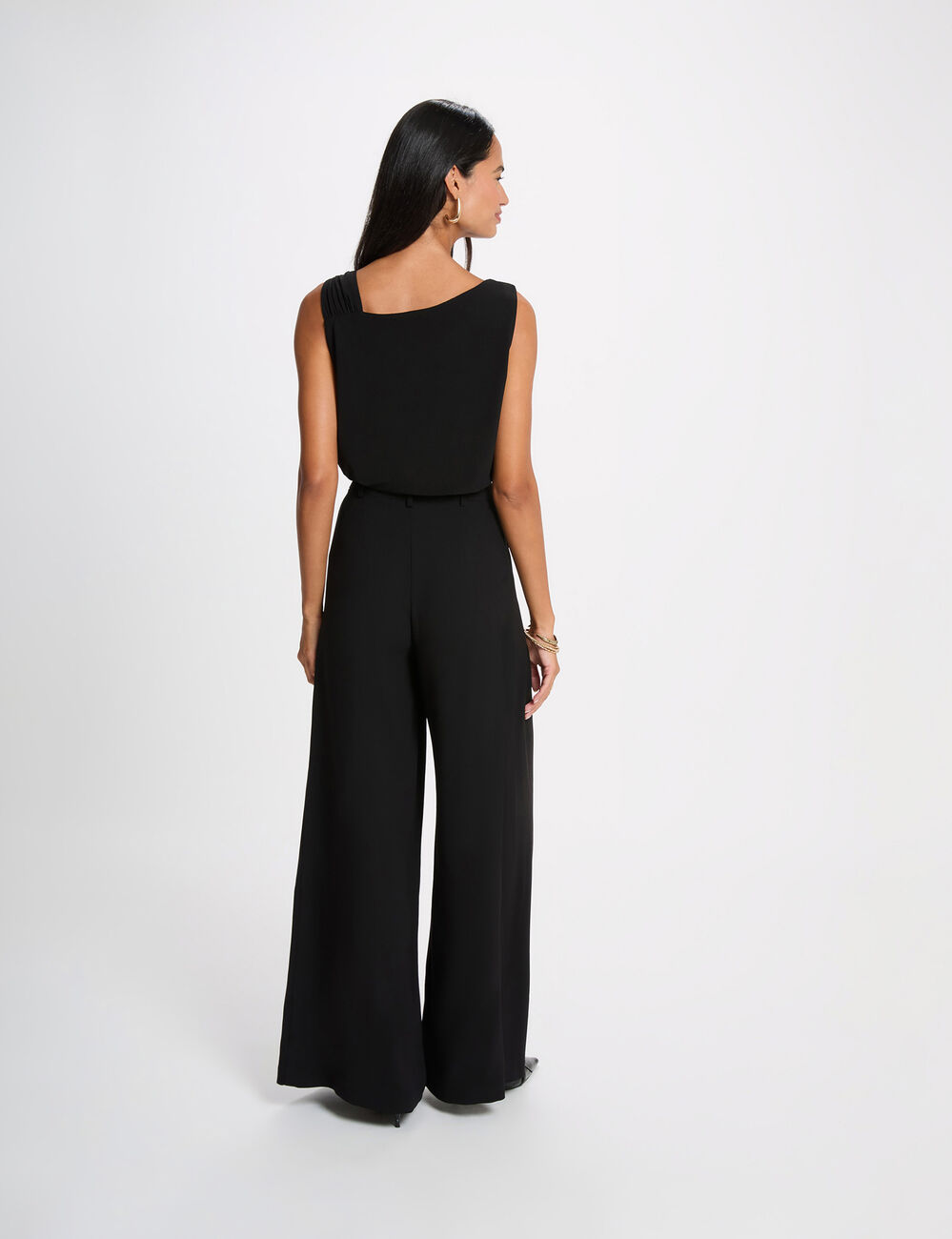Asymmetrisches T-Shirt mit Schmuck schwarz damen