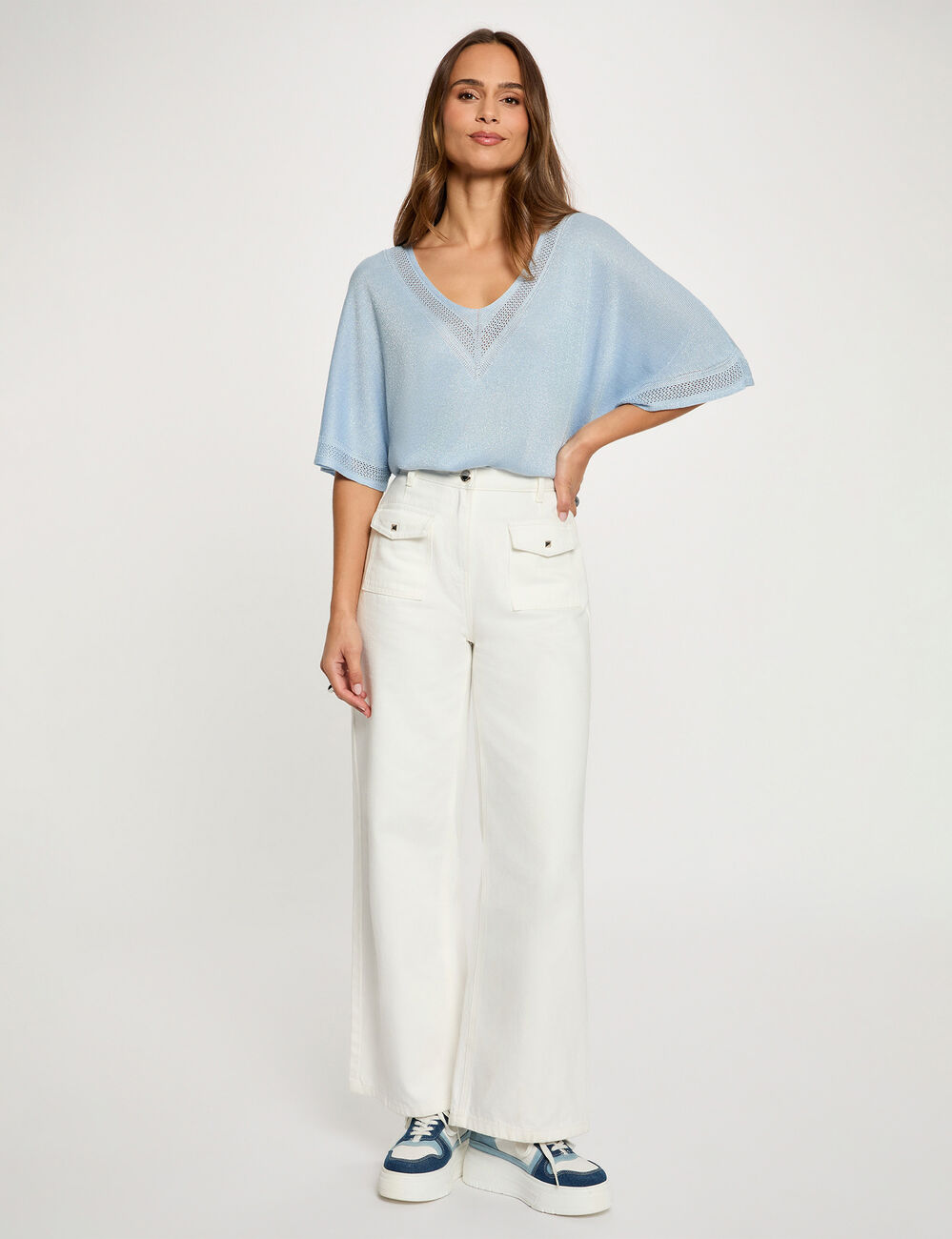 Pull col en V manches courtes bleu ciel femme