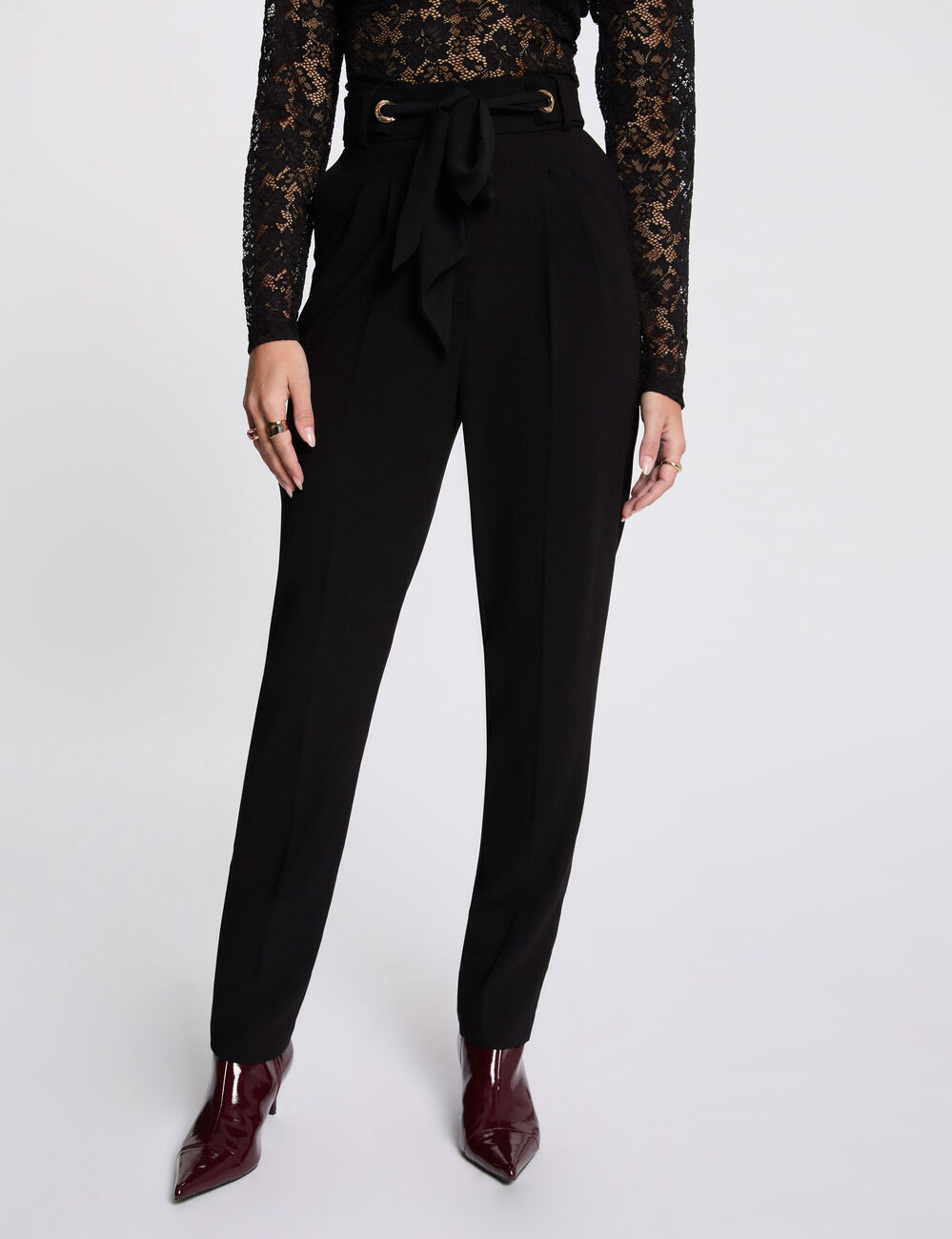 Karottenhose mit Bundfalten schwarz damen