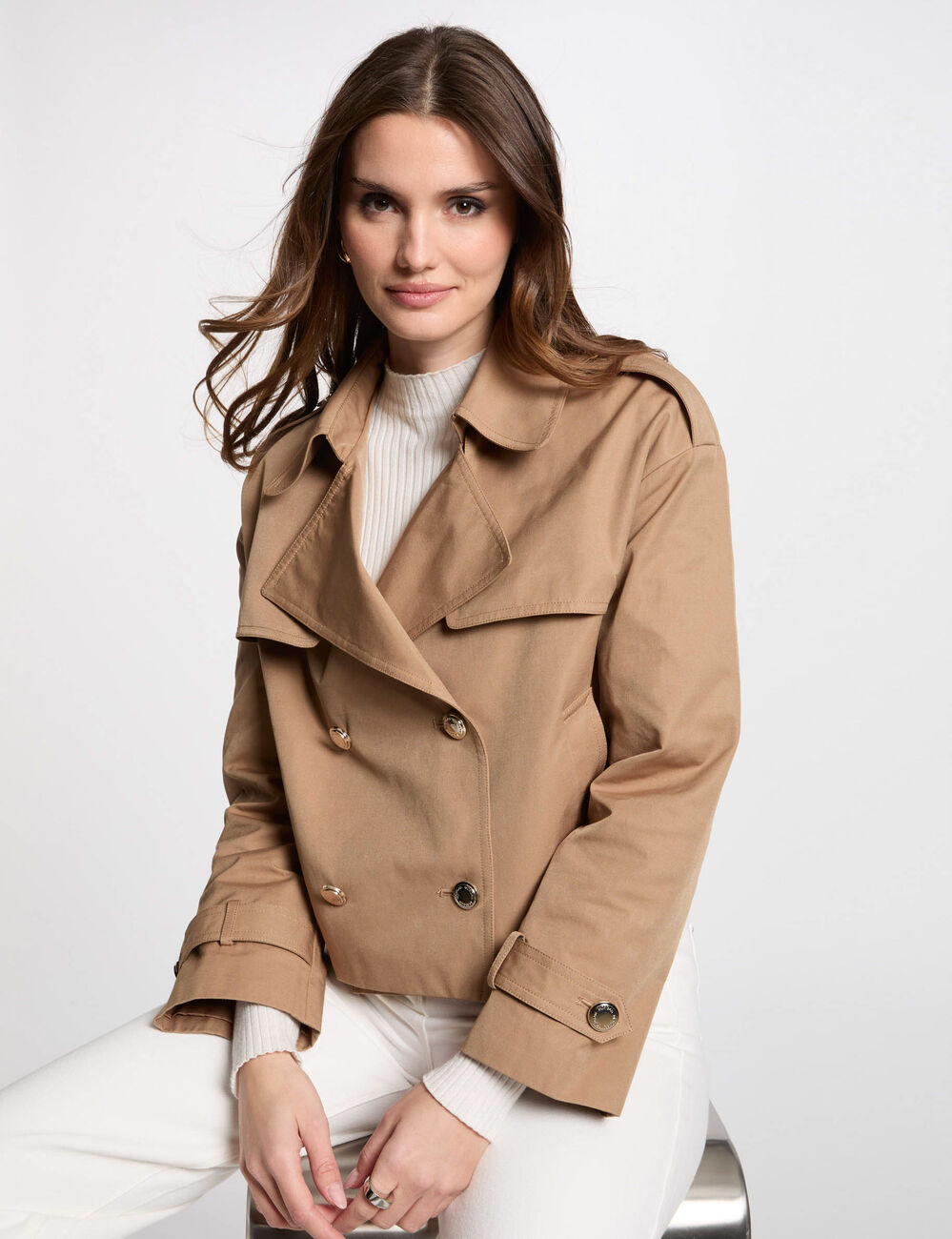 Kurzer Trenchcoat mit Knöpfen kamel damen