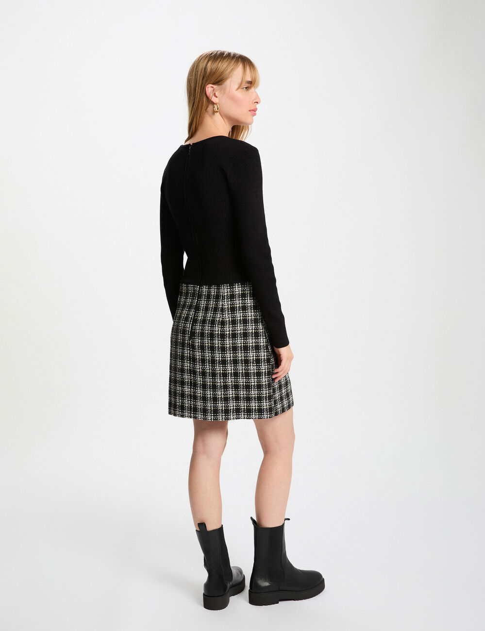 Robe courte ajust&eacute;e noir femme