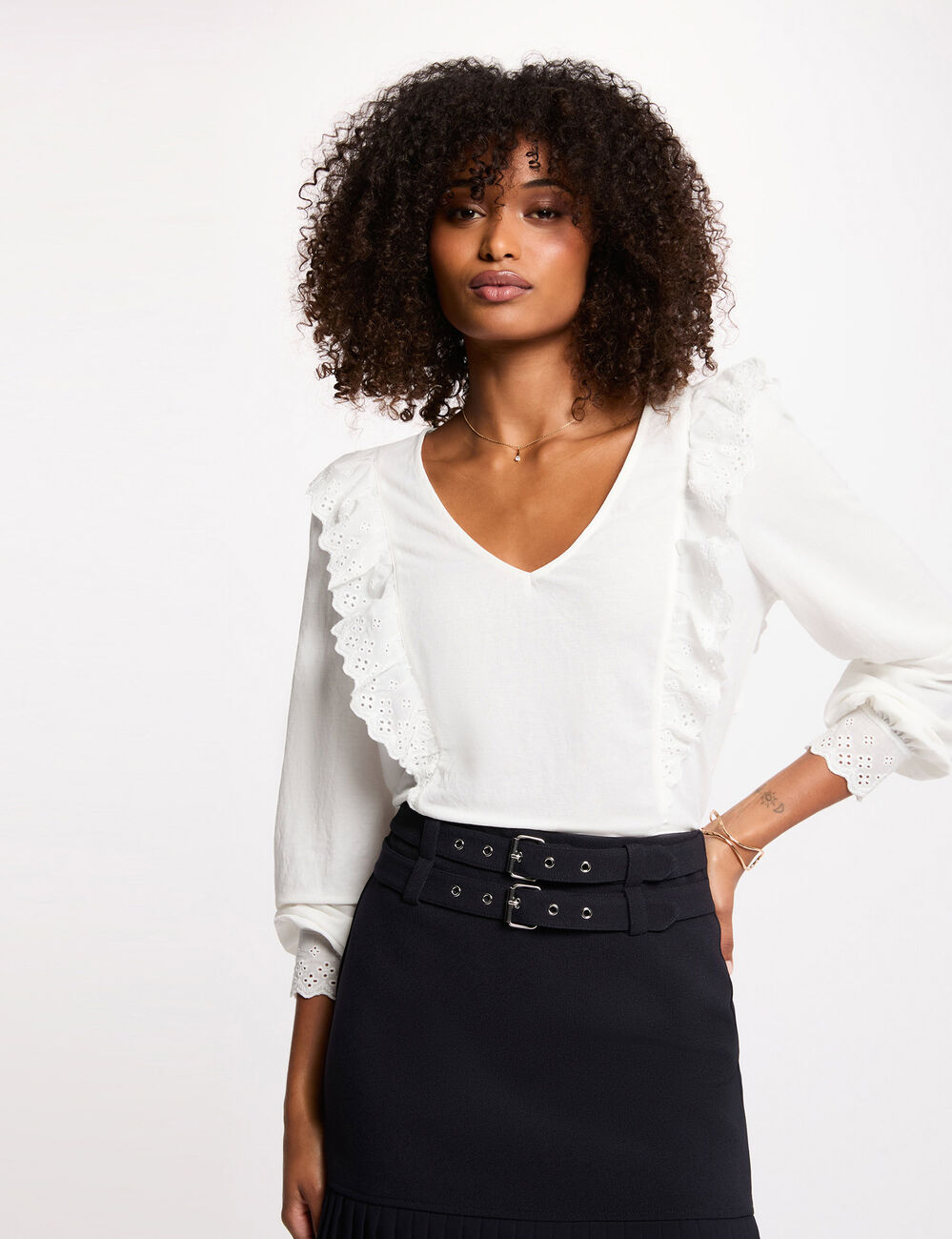 T-shirt brod&eacute; col v blanc femme