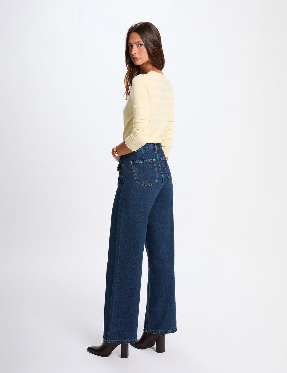 Pull ajust&eacute; col rond jaune clair femme