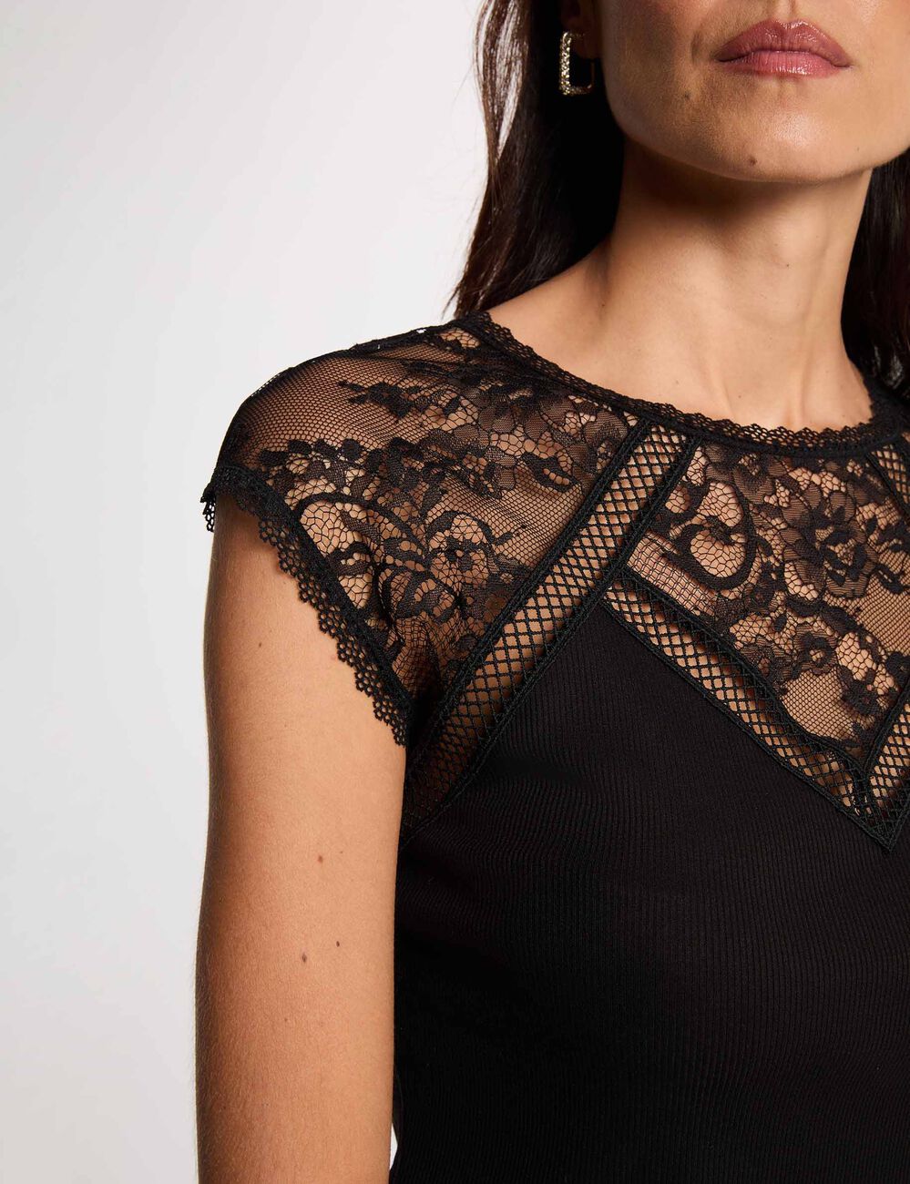 T-shirt dentelle col rond noir femme