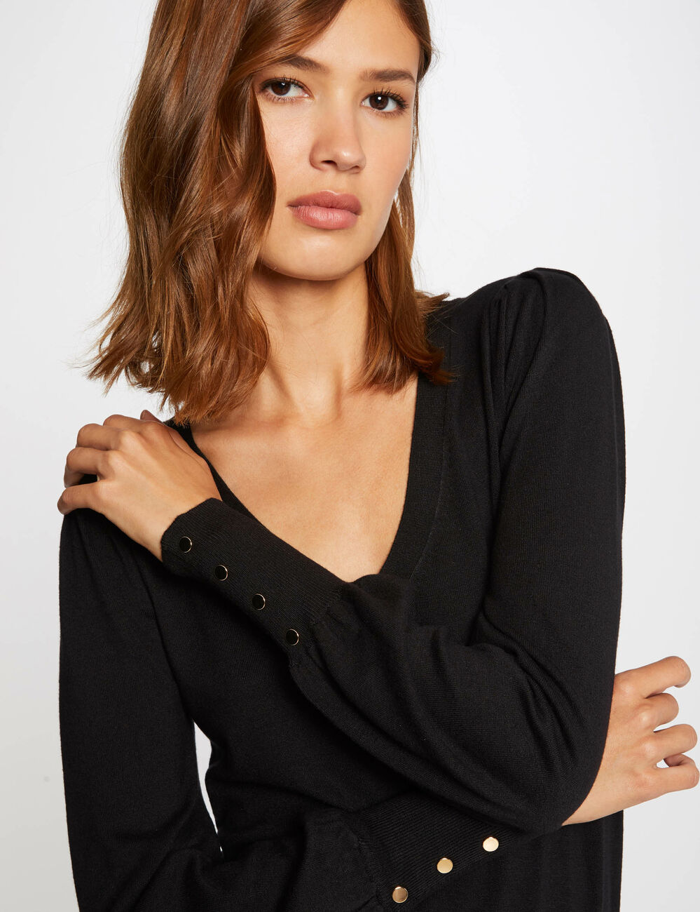 Pull manches longues avec col en V noir femme