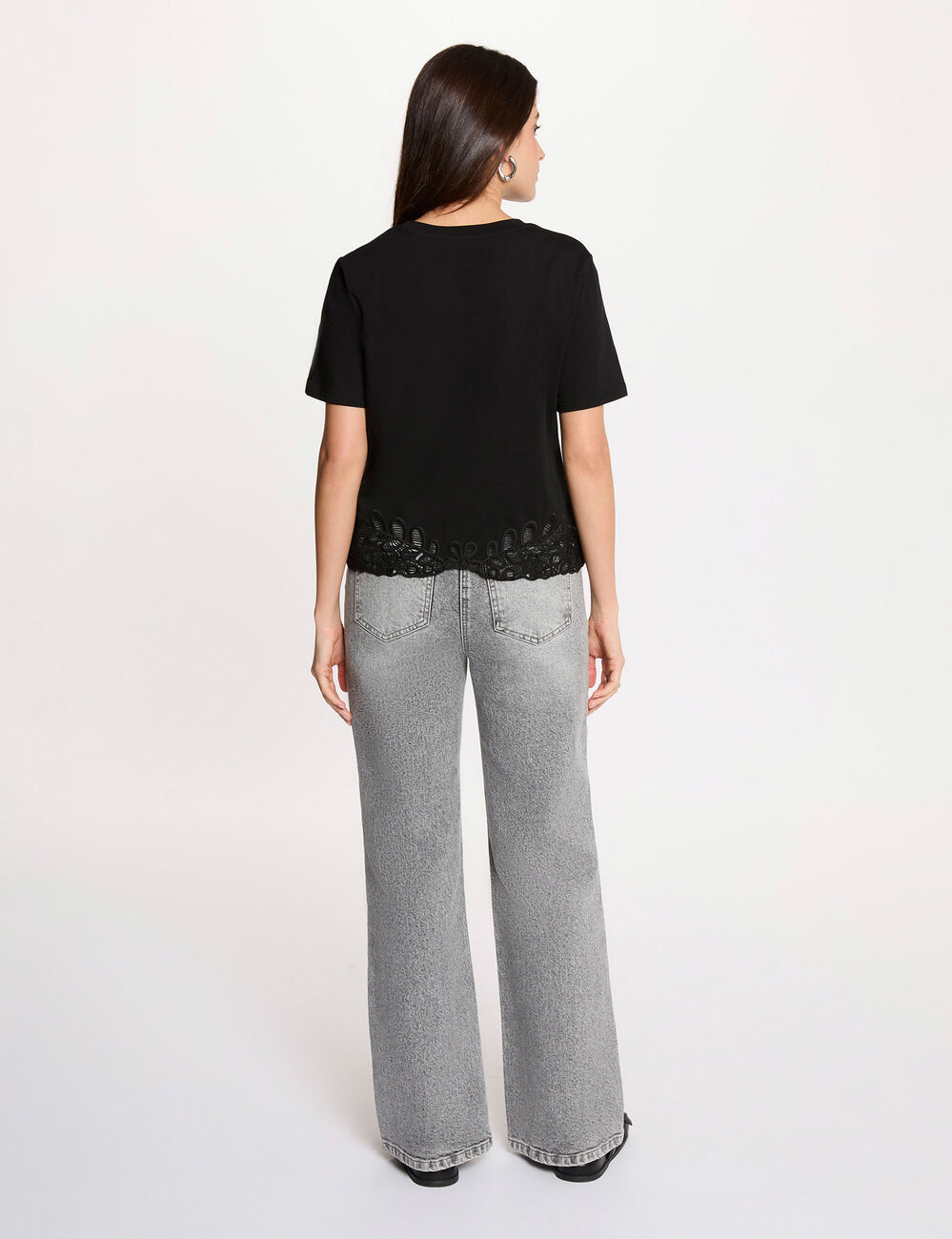 T-shirt brod&eacute; col rond noir femme