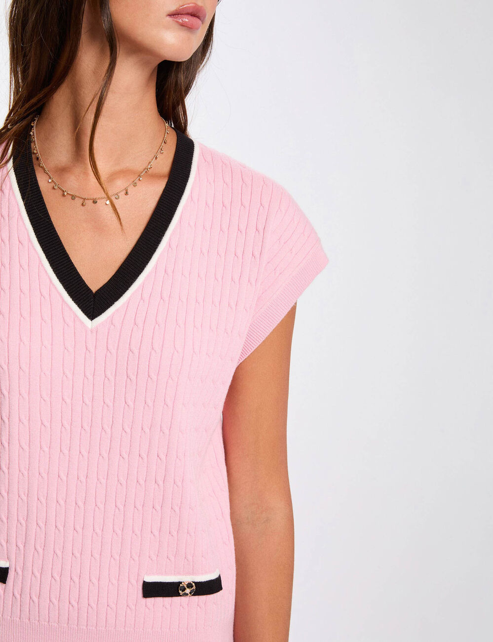 Pull ajust&eacute; col v rose femme