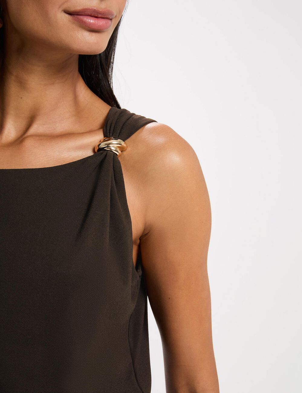 Asymmetrisches T-Shirt mit Schmuck dunkelbraun damen