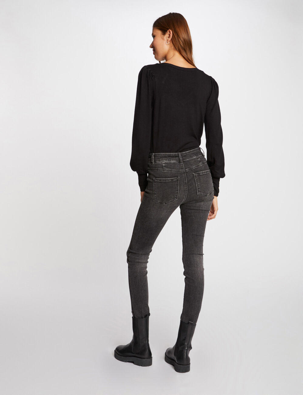 Pull manches longues avec col en V noir femme