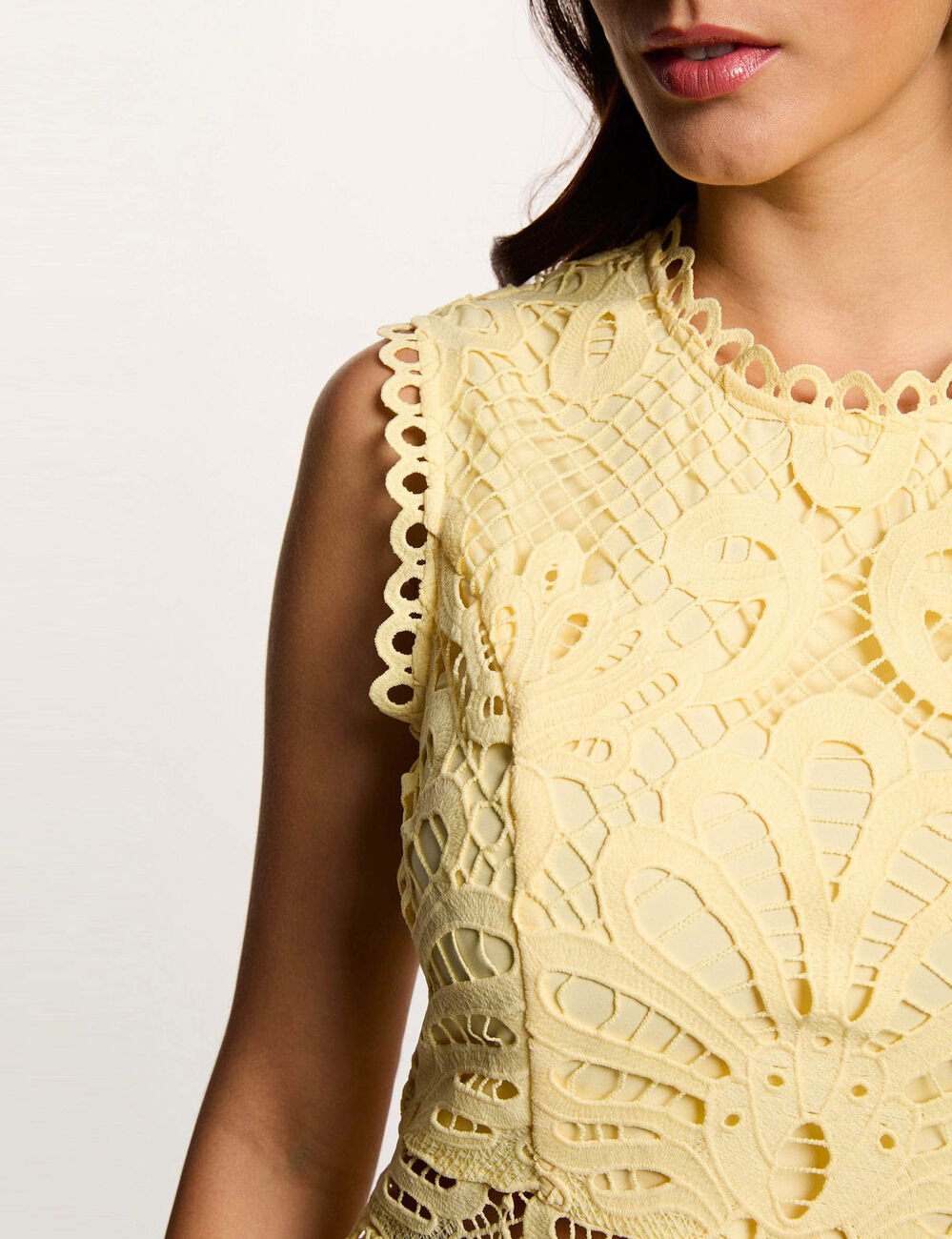 Robe courte trap&egrave;ze dentelle jaune clair femme