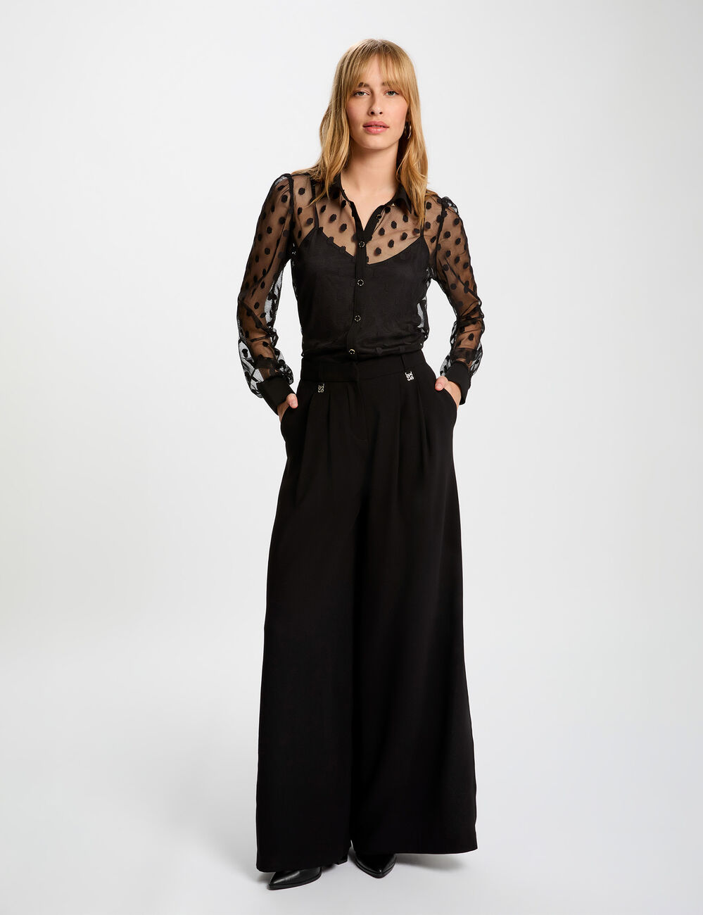 T-Shirt mit Lavalli&egrave;re-Kragen schwarz damen