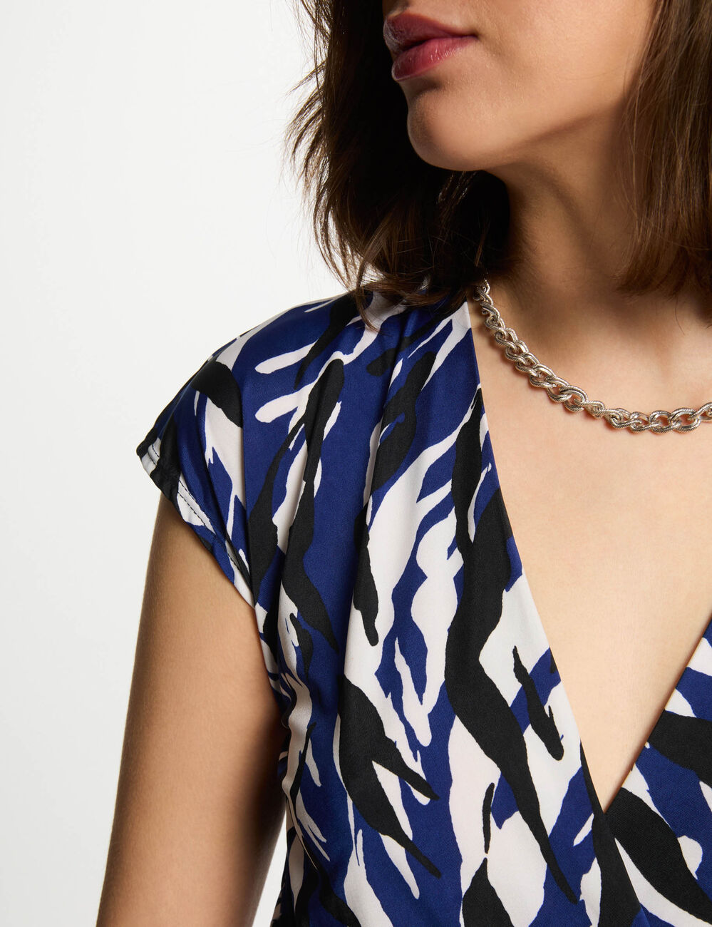 Kurzes figurbetontes Kleid mit Muster mehrfarbig damen