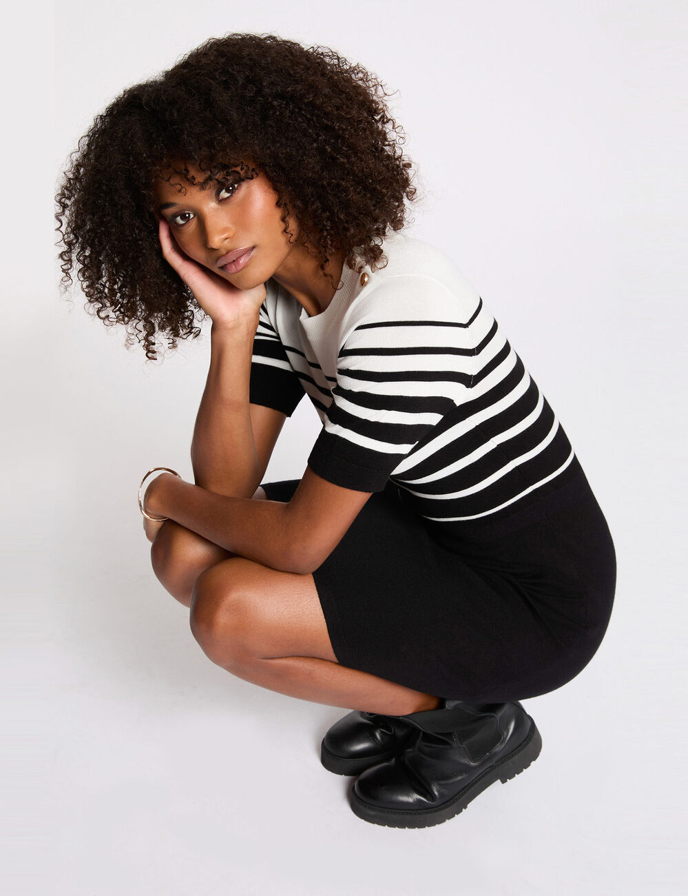 Kurzes, tailliertes Strickkleid schwarz damen