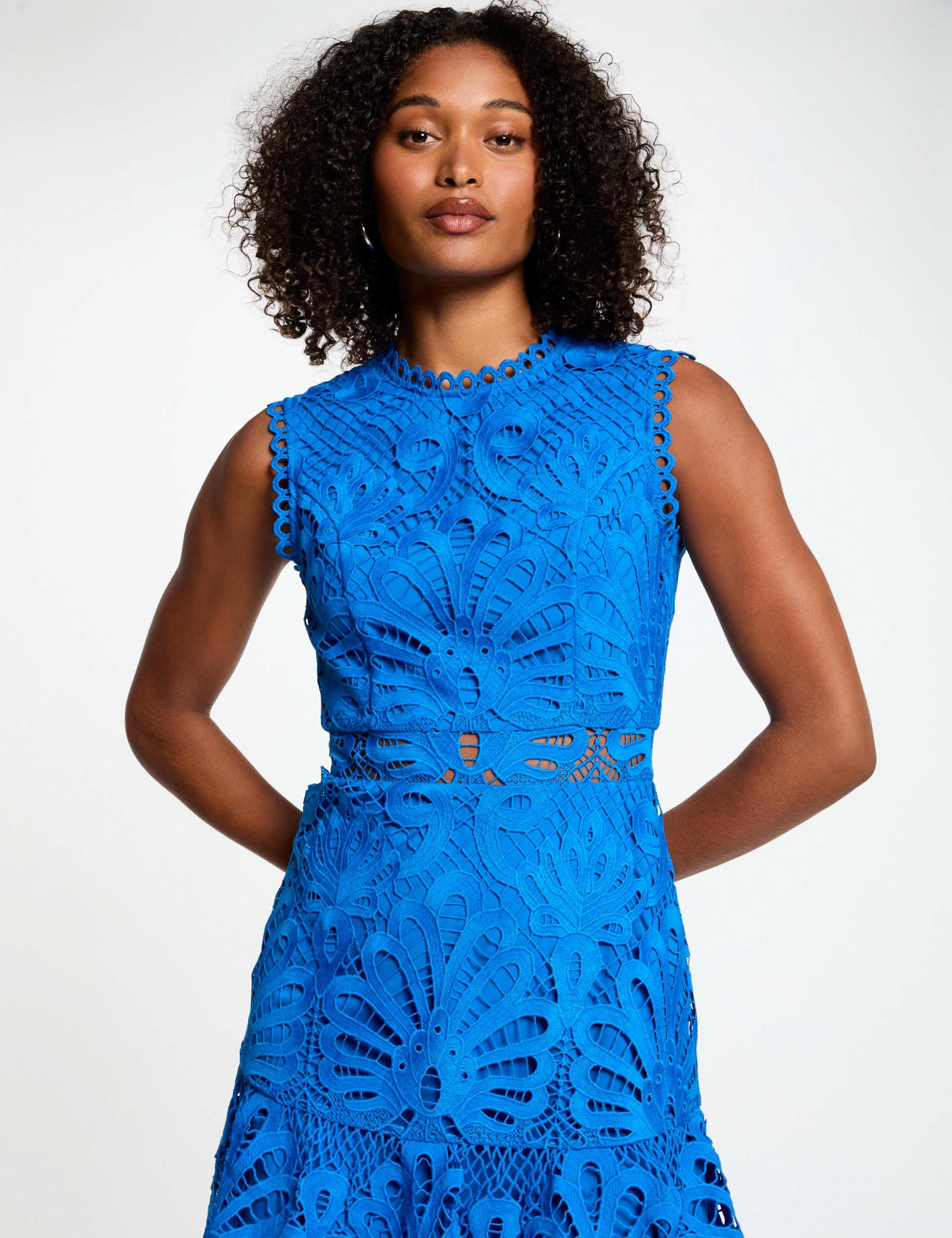 kurzes trapezkleid mit spitze elektrisch blau damen Kurzes Trapezkleid mit Spitze elektrisch blau damen