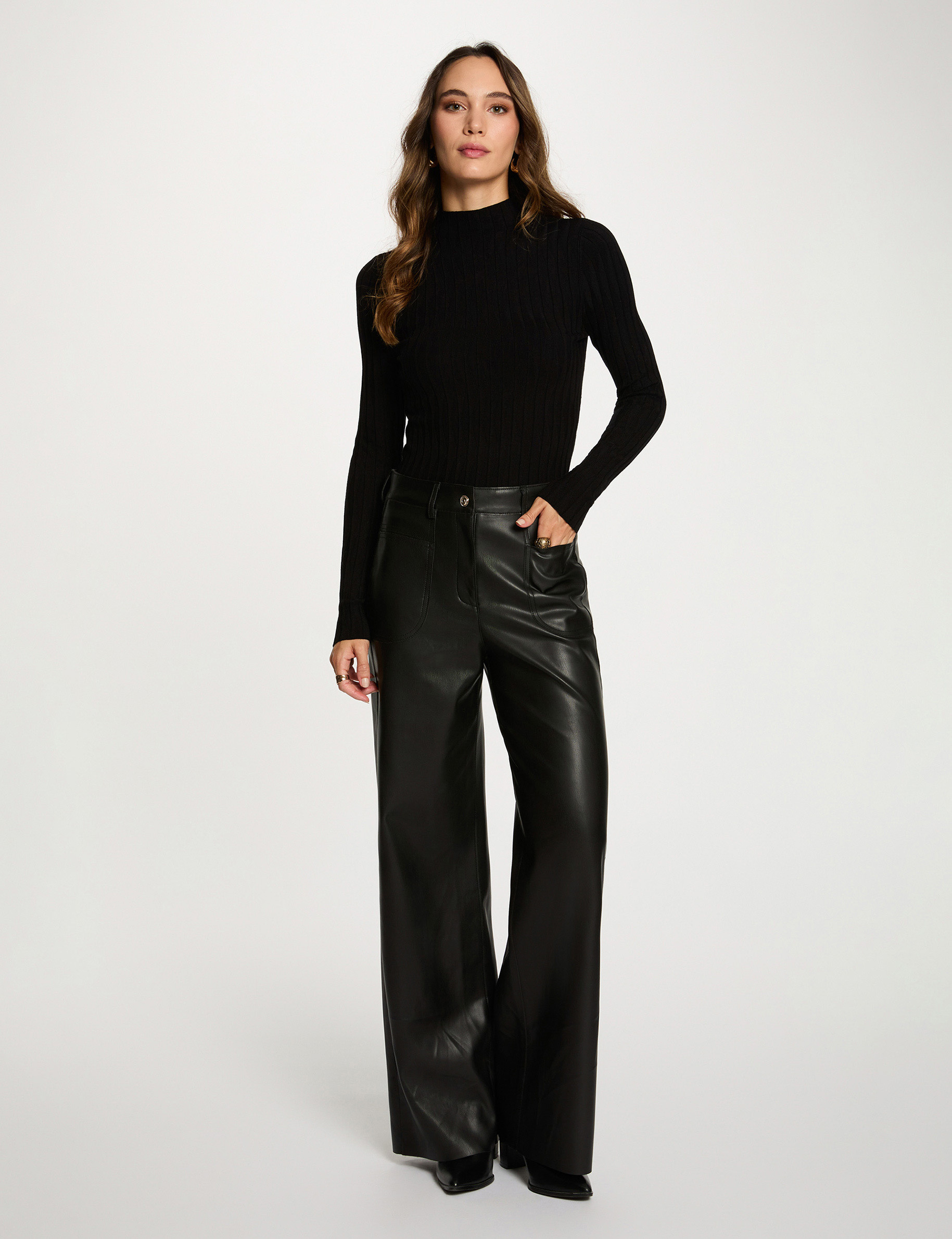Pull cintr&eacute; col montant noir femme