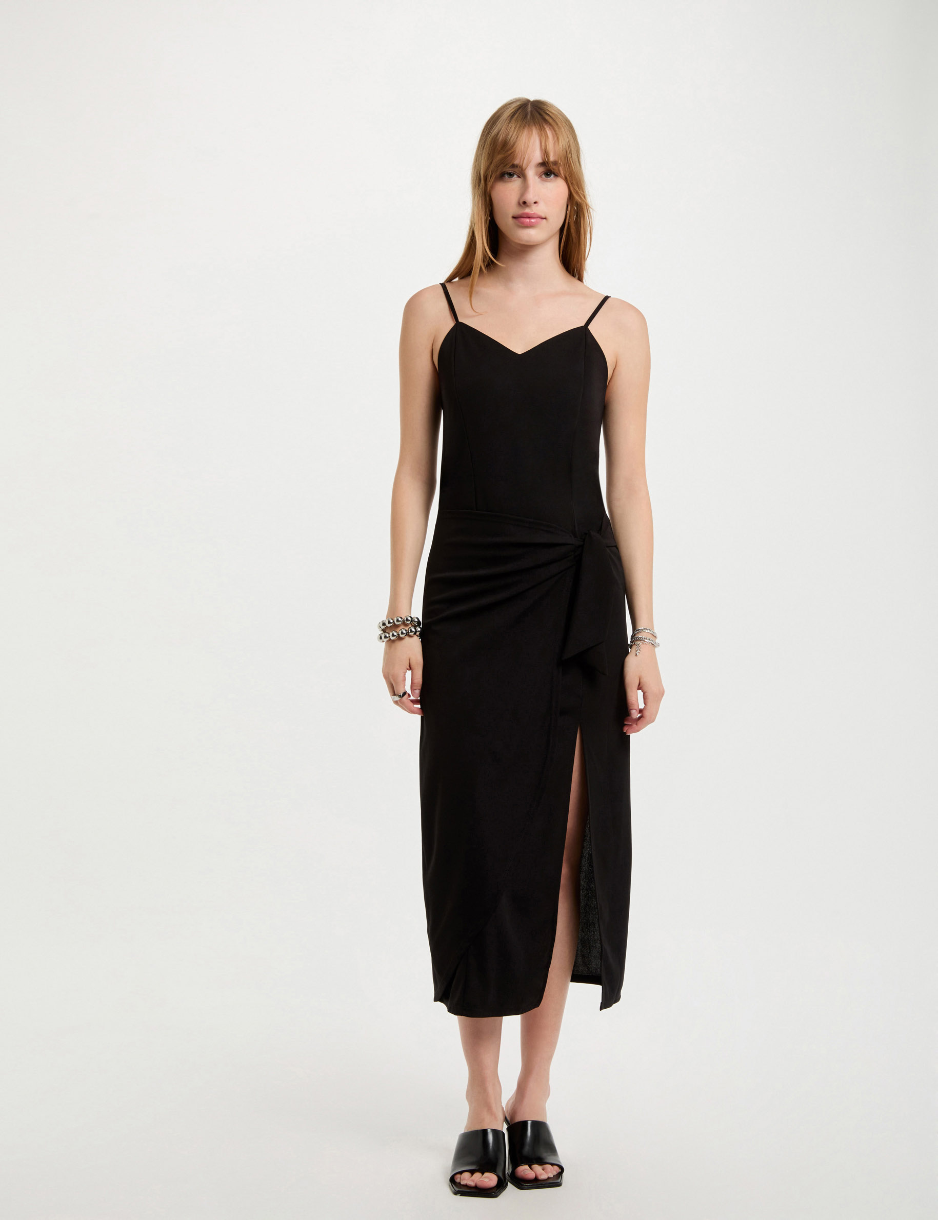 eng anliegendes midikleid mit schlitz schwarz damen Eng anliegendes Midikleid mit Schlitz schwarz damen