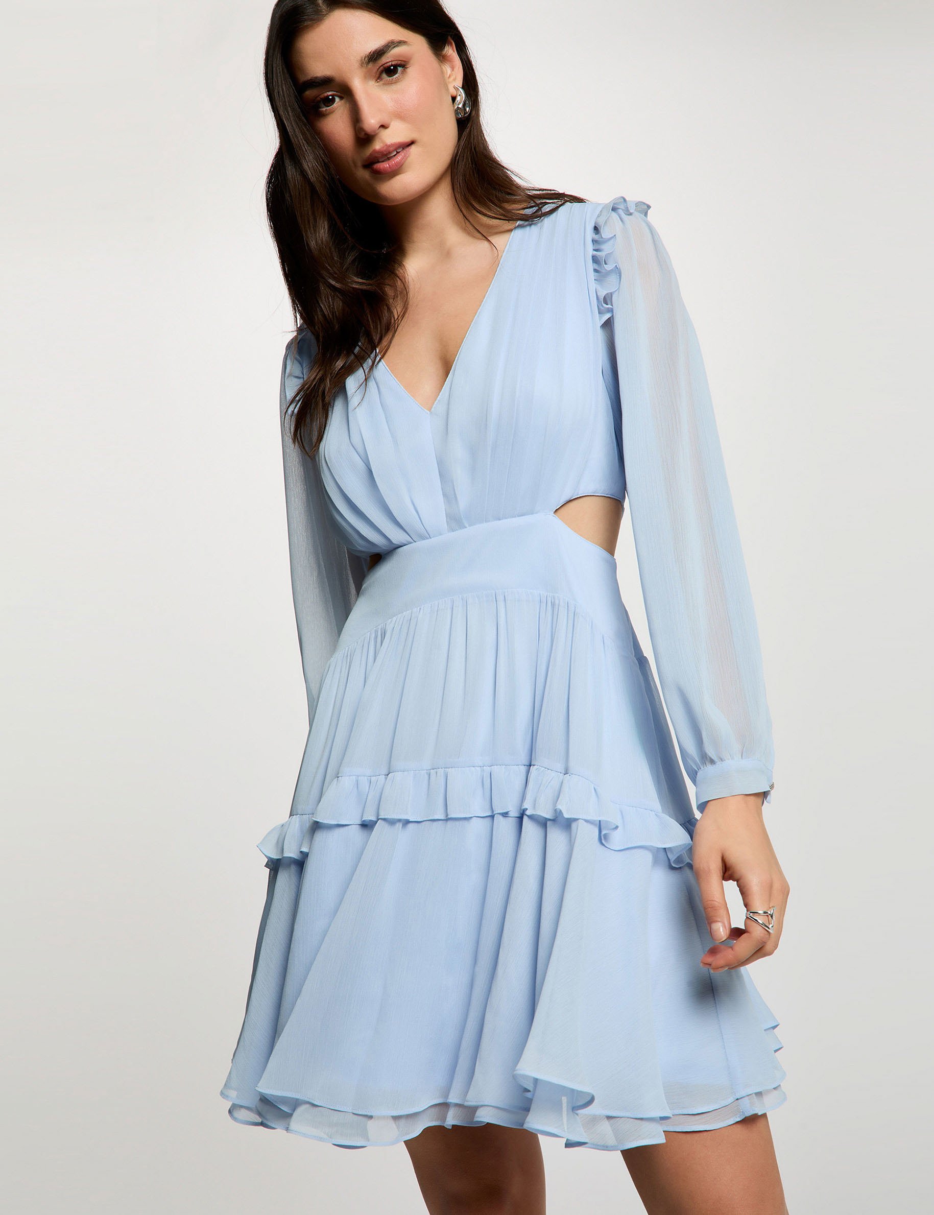 Kurzes, figurbetontes Kleid. himmelblau damen