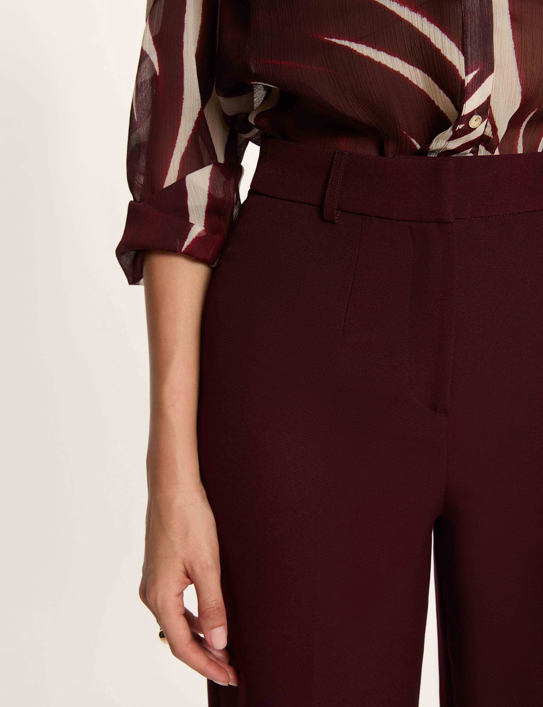 Pantalon droit &agrave; pinces prune femme