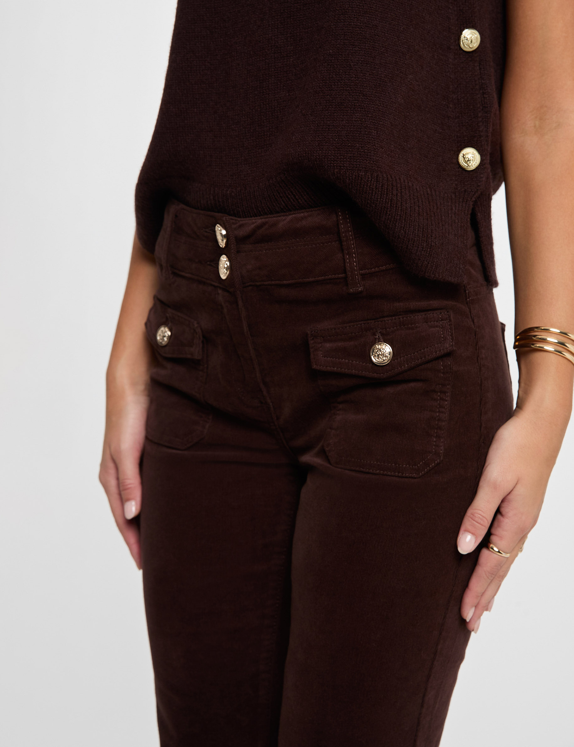 Figurbetonte Samthose dunkelbraun damen