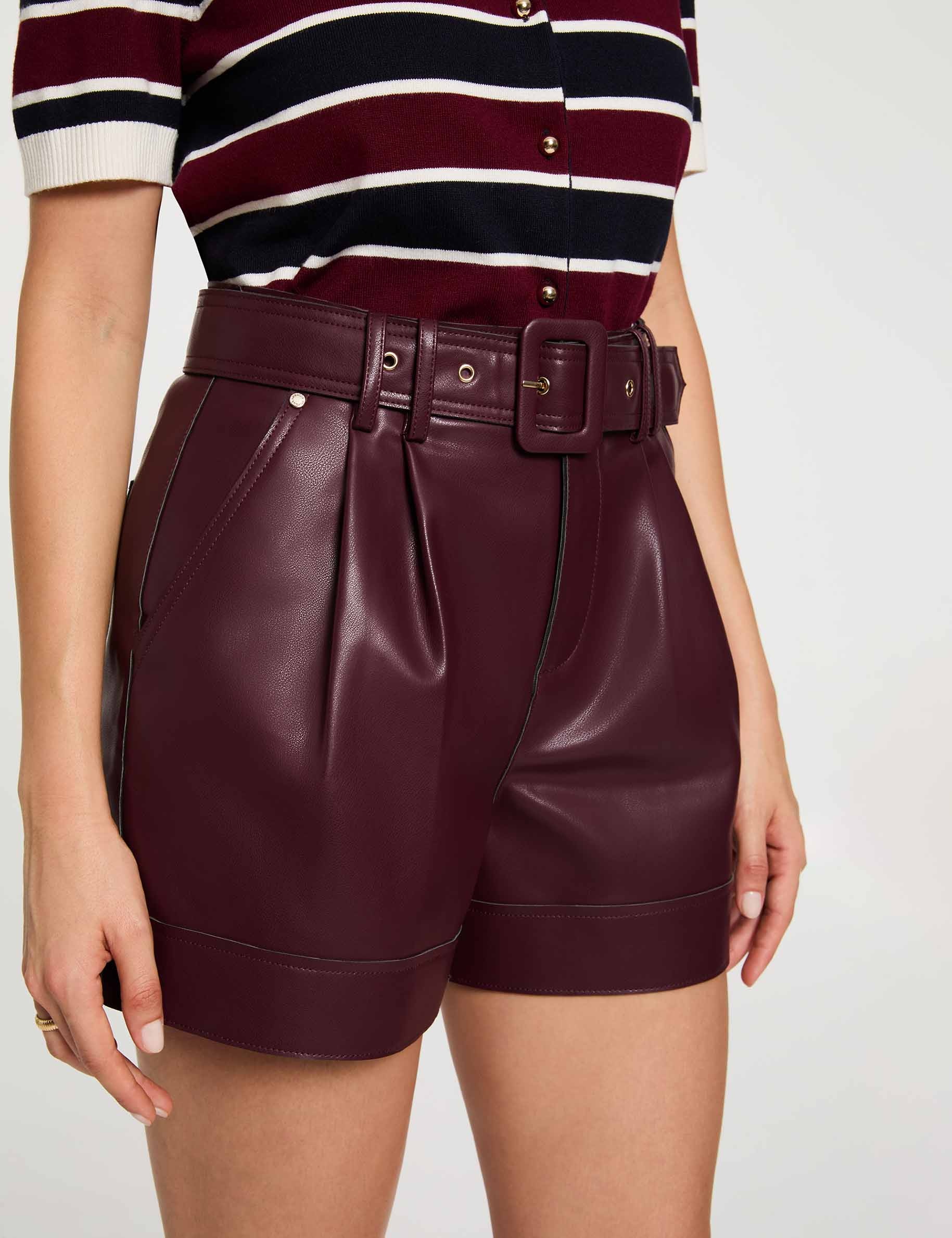 Enganliegende Shorts in Lederoptik pflaume damen