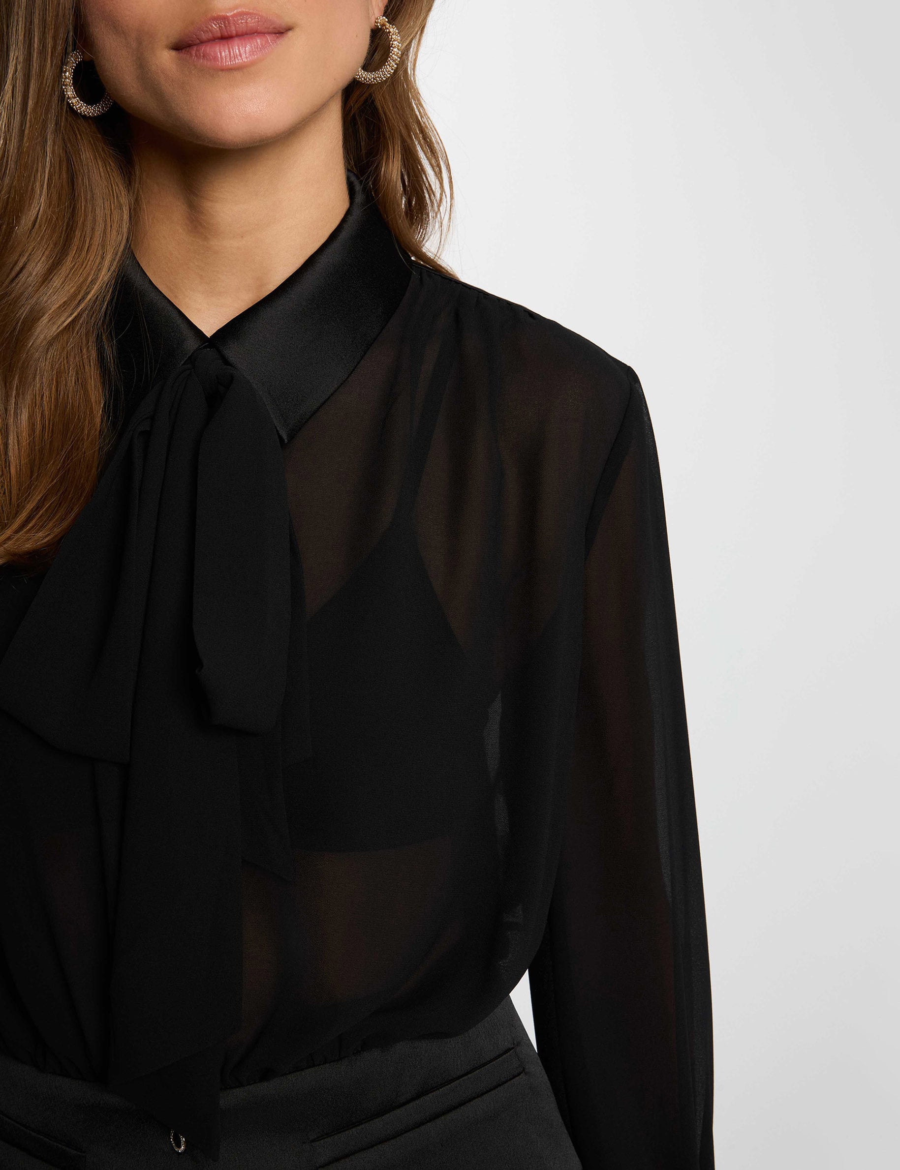 Bluse aus Voile mit Lavalli&egrave;re schwarz damen