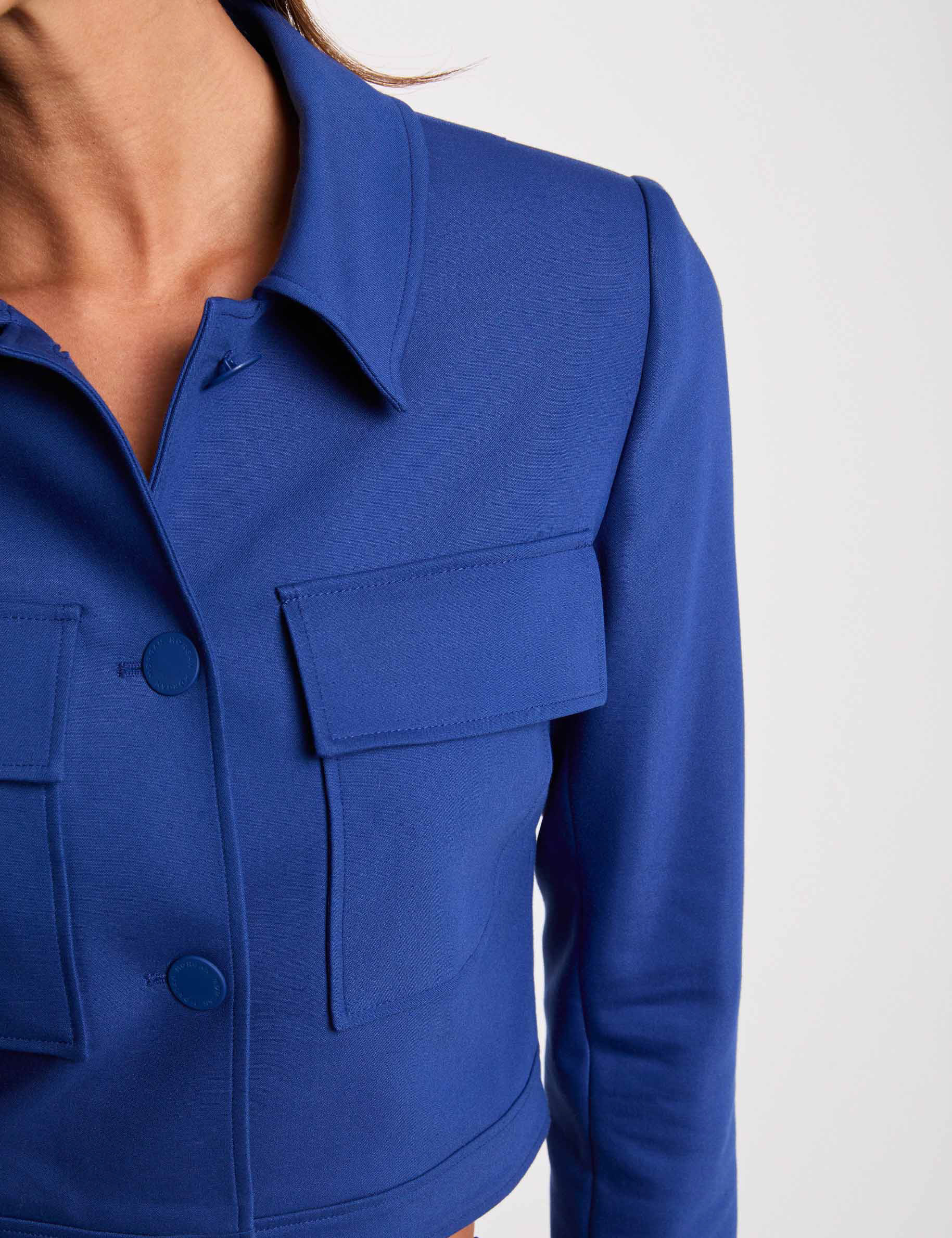 kurze jacke mit knopfen elektrisch blau damen Kurze Jacke mit Knöpfen elektrisch blau damen