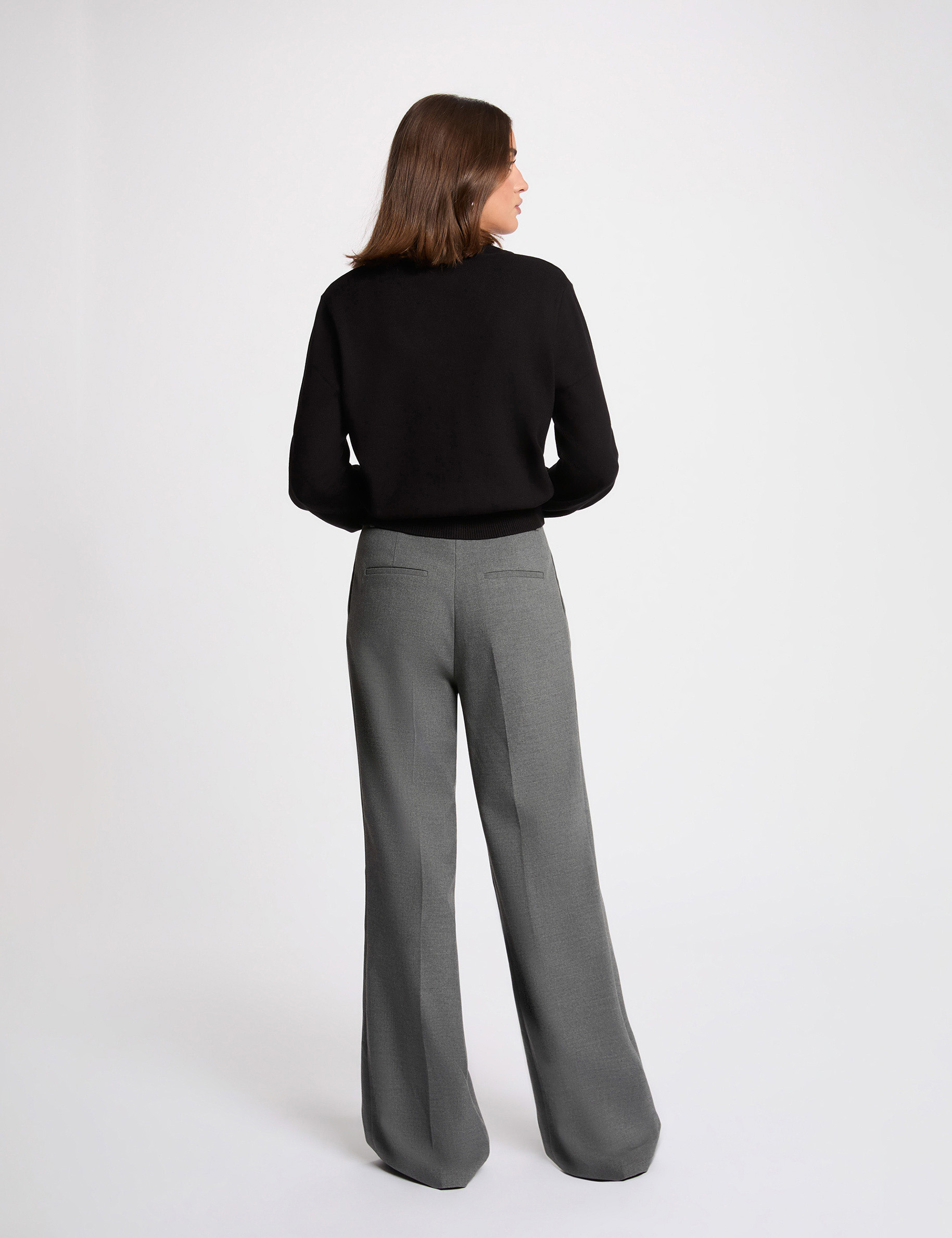 Gilet ajust&eacute; col v noir femme