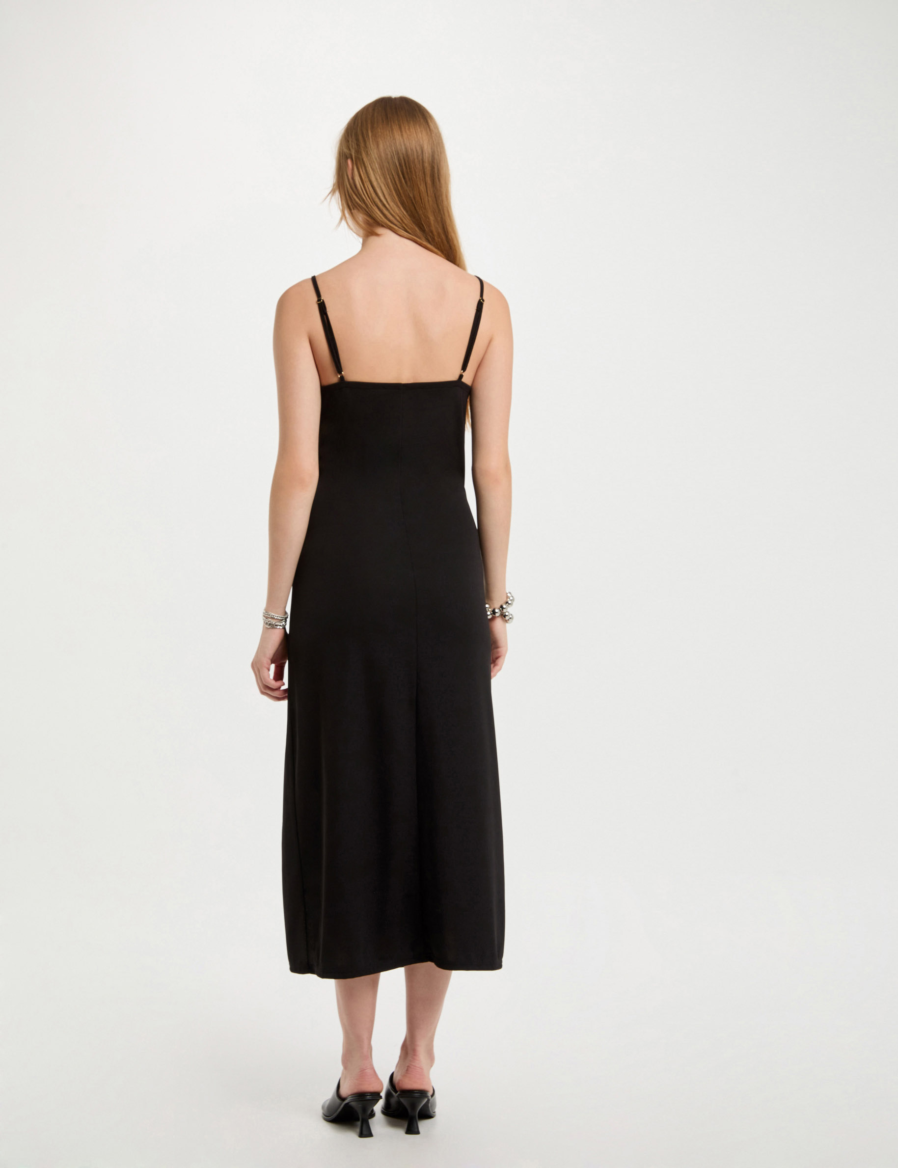 eng anliegendes midikleid mit schlitz schwarz damen Eng anliegendes Midikleid mit Schlitz schwarz damen