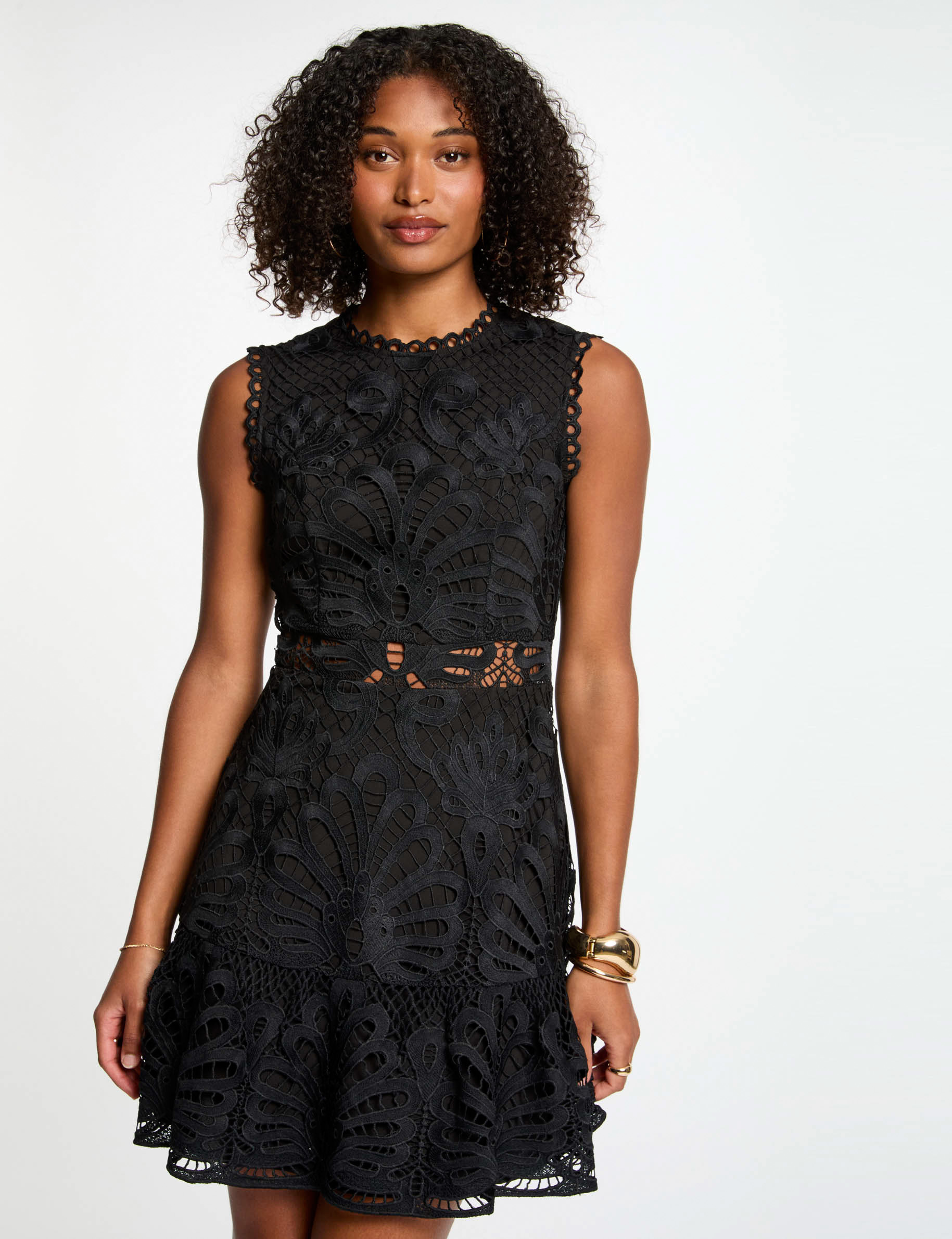 robe courte trapeze dentelle noir femme Robe courte trapèze dentelle noir femme