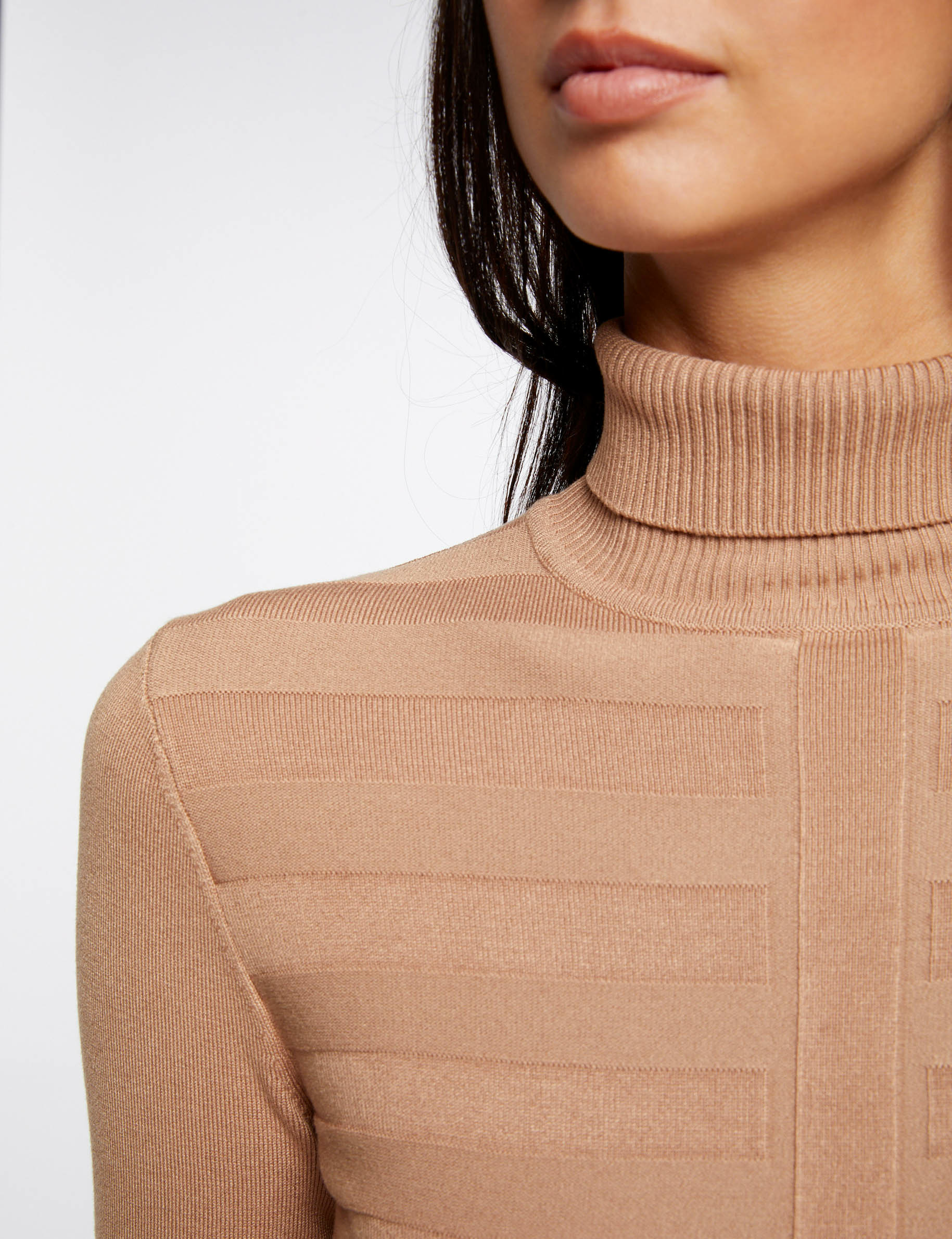 Pull col roul&eacute; cintr&eacute; camel femme