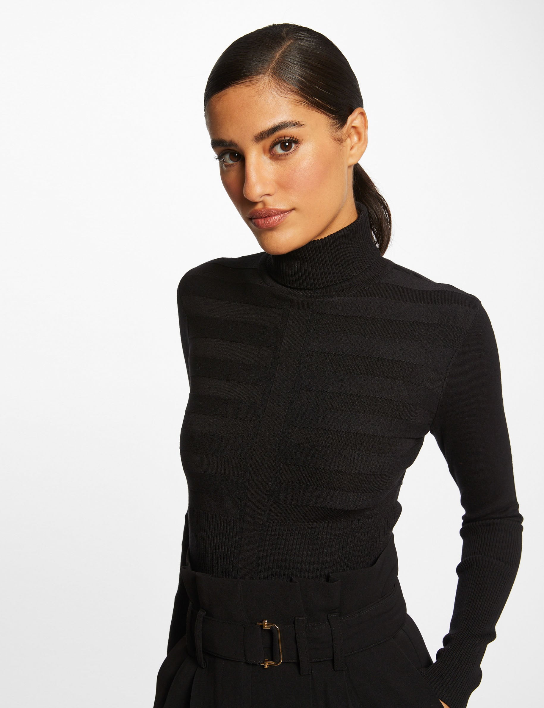 Taillierter Rollkragenpullover schwarz damen