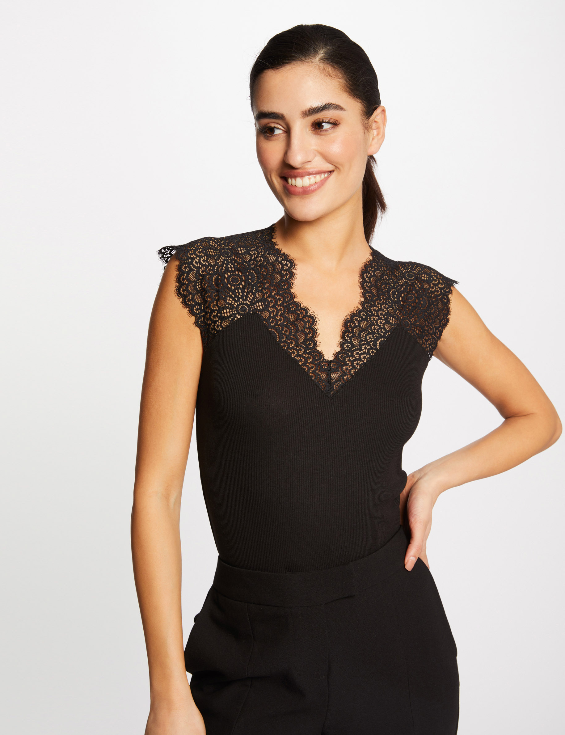 D&eacute;bardeur bretelles larges en dentelle noir femme