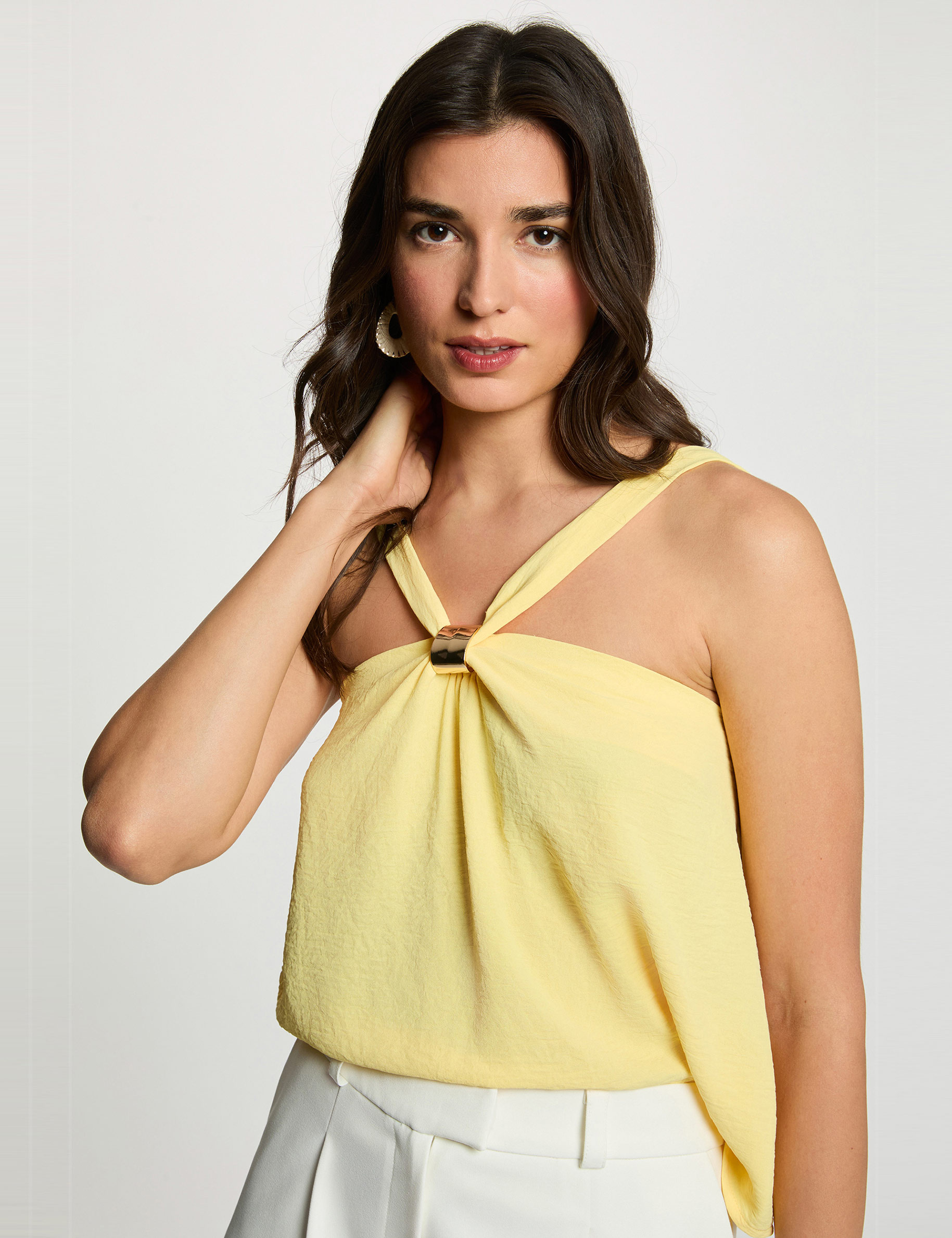 Top pliss&eacute; col montant jaune femme