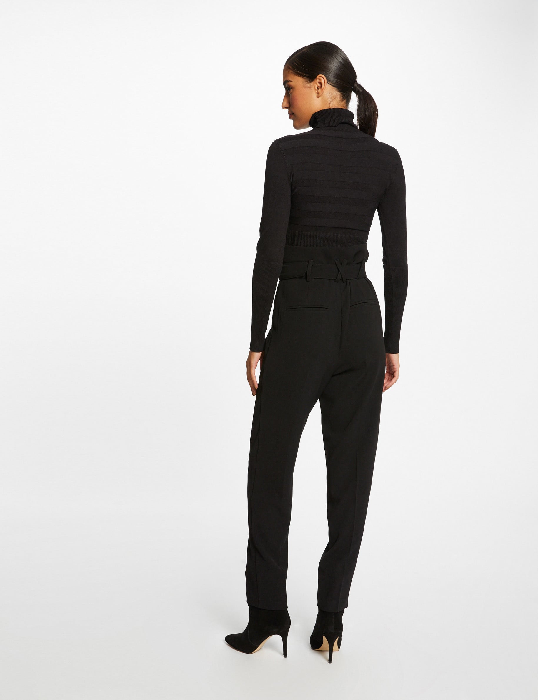Taillierter Rollkragenpullover schwarz damen