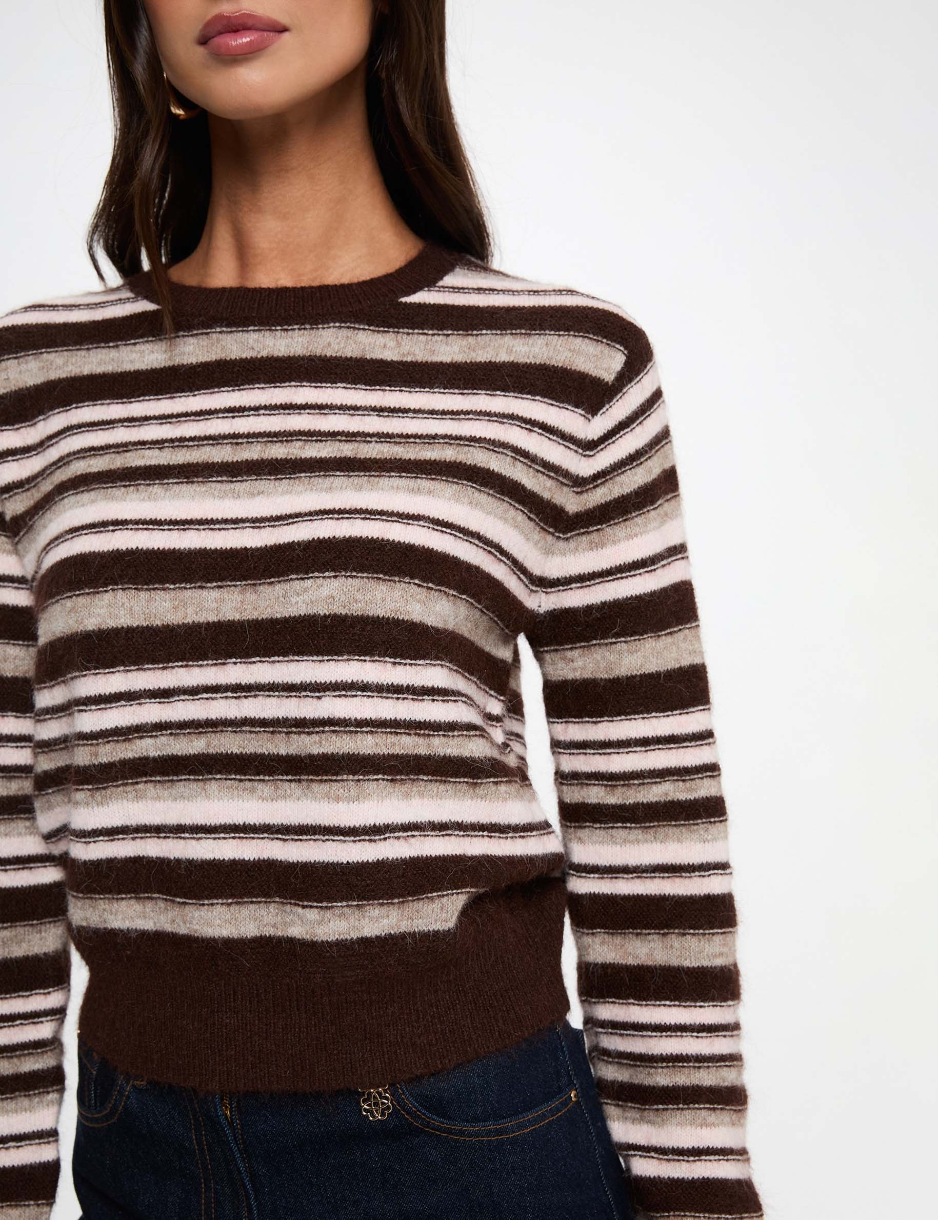 Pull ray&eacute; col rond marron femme