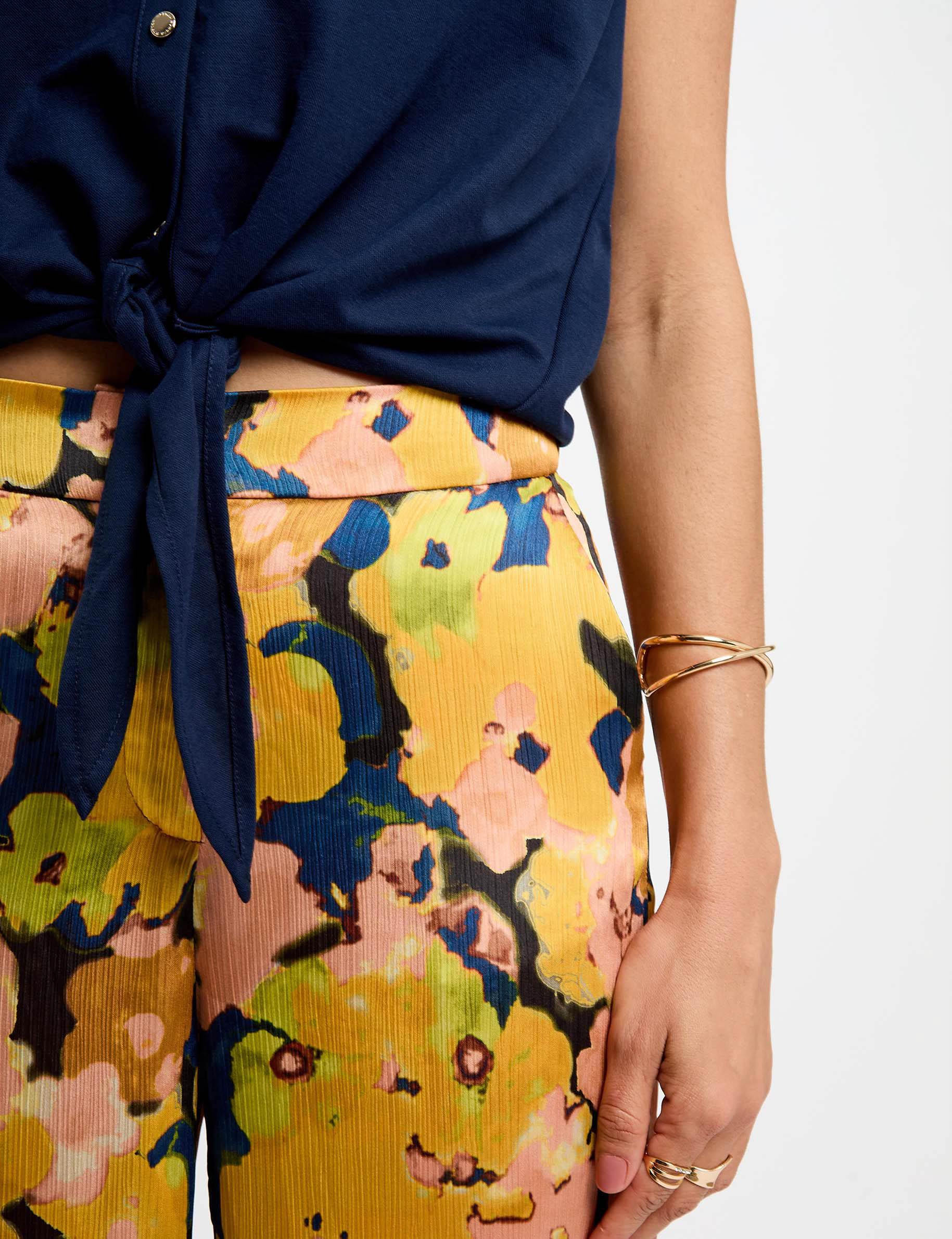 weit geschnittene hose mit print mehrfarbig damen Weit geschnittene Hose mit Print mehrfarbig damen