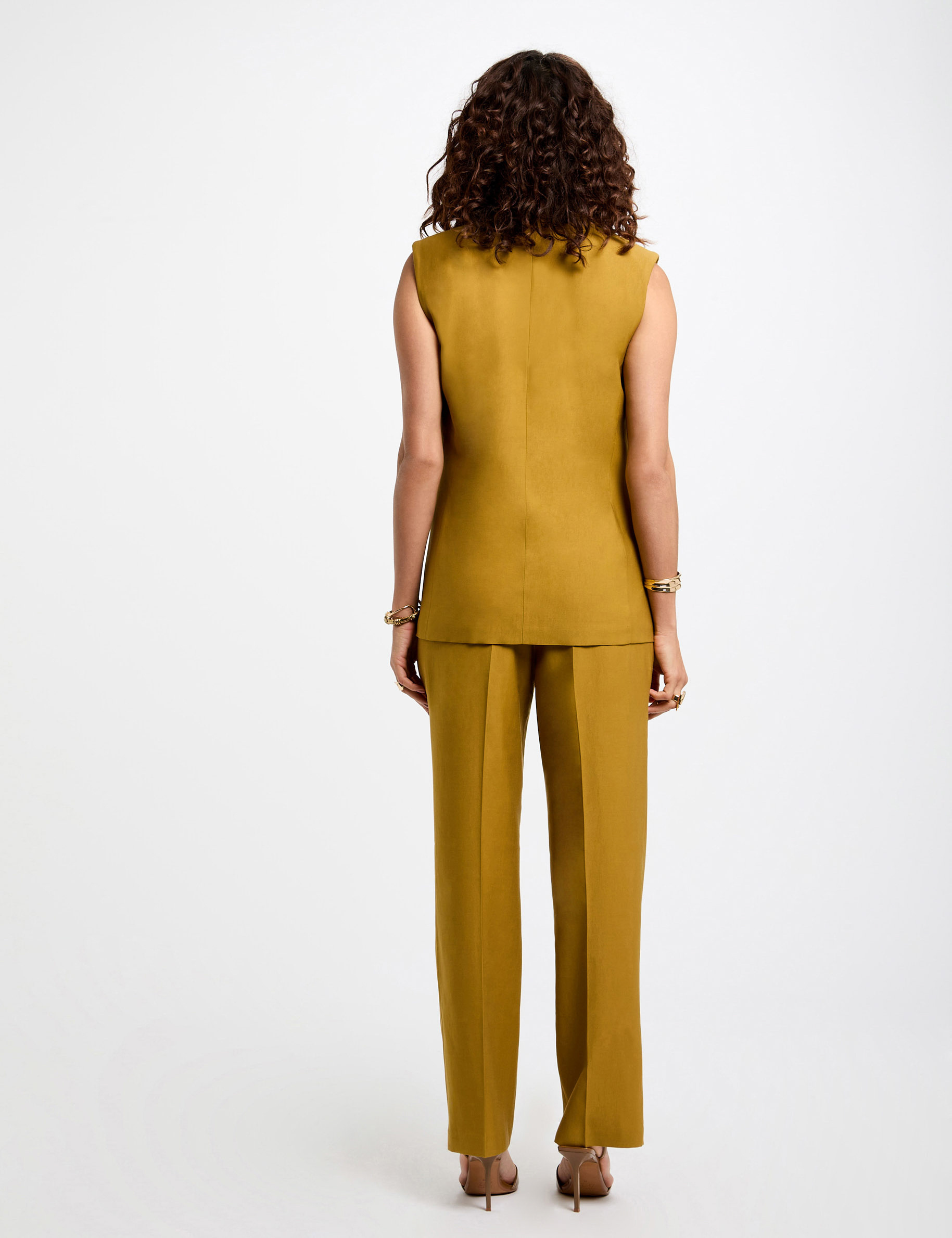 pantalon carotte a pinces vert kaki femme Pantalon carotte à pinces vert kaki femme
